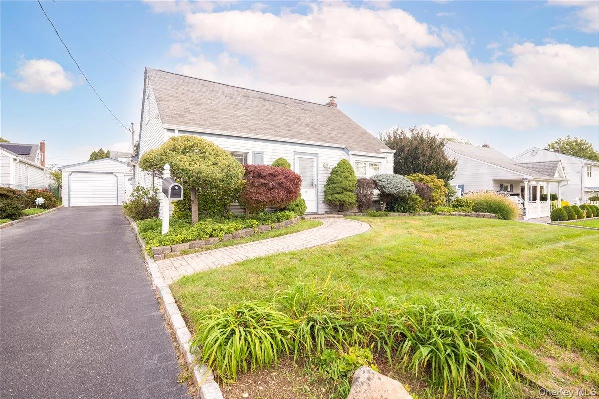 8 Park Circle, Babylon, NY, 3 Bedrooms Bedrooms, 7 Rooms Rooms,1 BathroomBathrooms,Residential,For Rent,Park,0,1055821 8 Park Circle, Babylon, NY, 3 Bedrooms Bedrooms, 7 Rooms Rooms,1 BathroomBathrooms,Residential,For Rent,Park,0,1055821