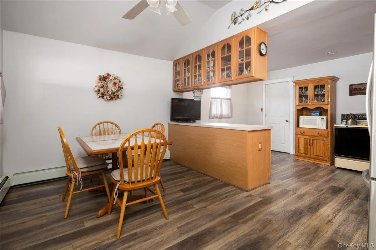 8 Park Circle, Babylon, NY, 3 Bedrooms Bedrooms, 7 Rooms Rooms,1 BathroomBathrooms,Residential,For Rent,Park,0,1055821 8 Park Circle, Babylon, NY, 3 Bedrooms Bedrooms, 7 Rooms Rooms,1 BathroomBathrooms,Residential,For Rent,Park,0,1055821