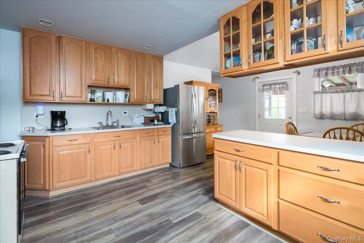 8 Park Circle, Babylon, NY, 3 Bedrooms Bedrooms, 7 Rooms Rooms,1 BathroomBathrooms,Residential,For Rent,Park,0,1055821 8 Park Circle, Babylon, NY, 3 Bedrooms Bedrooms, 7 Rooms Rooms,1 BathroomBathrooms,Residential,For Rent,Park,0,1055821