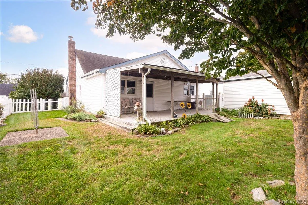 8 Park Circle, Babylon, NY, 3 Bedrooms Bedrooms, 7 Rooms Rooms,1 BathroomBathrooms,Residential,For Rent,Park,0,1055821 8 Park Circle, Babylon, NY, 3 Bedrooms Bedrooms, 7 Rooms Rooms,1 BathroomBathrooms,Residential,For Rent,Park,0,1055821