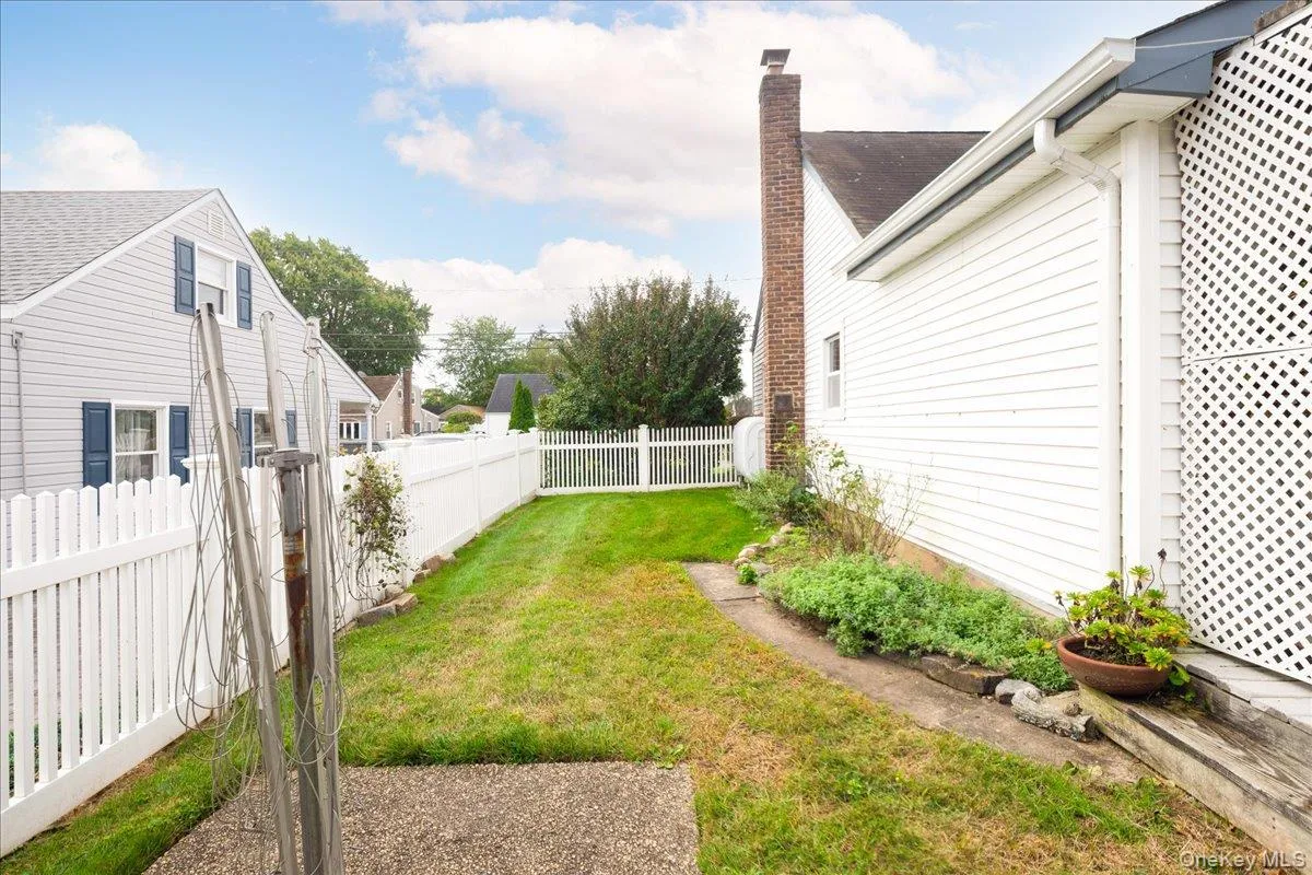 8 Park Circle, Babylon, NY, 3 Bedrooms Bedrooms, 7 Rooms Rooms,1 BathroomBathrooms,Residential,For Rent,Park,0,1055821 8 Park Circle, Babylon, NY, 3 Bedrooms Bedrooms, 7 Rooms Rooms,1 BathroomBathrooms,Residential,For Rent,Park,0,1055821