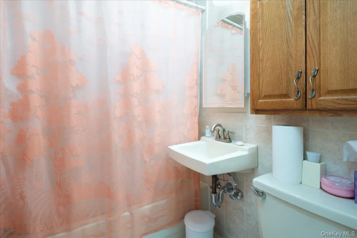 8 Park Circle, Babylon, NY, 3 Bedrooms Bedrooms, 7 Rooms Rooms,1 BathroomBathrooms,Residential,For Rent,Park,0,1055821 8 Park Circle, Babylon, NY, 3 Bedrooms Bedrooms, 7 Rooms Rooms,1 BathroomBathrooms,Residential,For Rent,Park,0,1055821