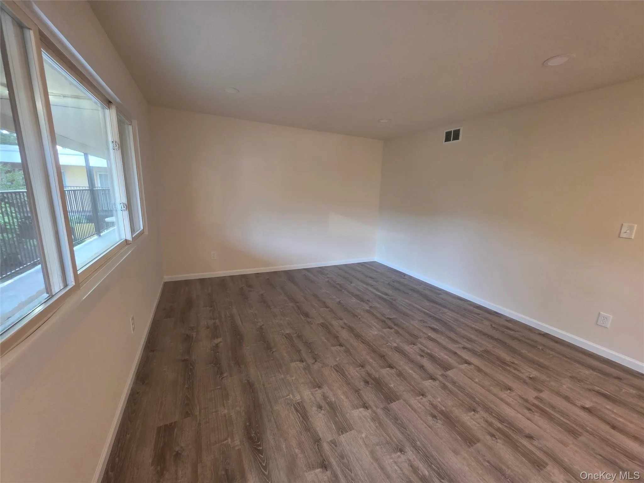 360 Larkfield Road, Huntington, NY, 1 Bedroom Bedrooms, 4 Room Rooms,1 BathroomBathrooms,Residential Lease,For Rent,Larkfield,0,1055823 360 Larkfield Road, Huntington, NY, 1 Bedroom Bedrooms, 4 Room Rooms,1 BathroomBathrooms,Residential Lease,For Rent,Larkfield,0,1055823