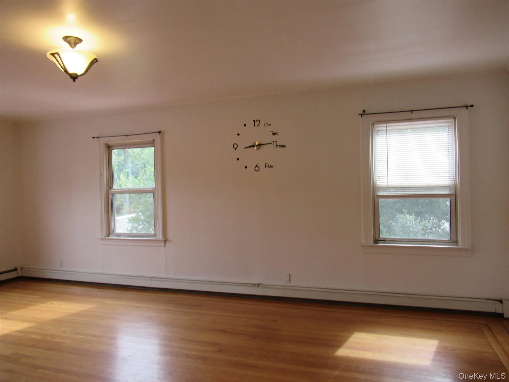Light & Bright with several windows Light & Bright with several windows