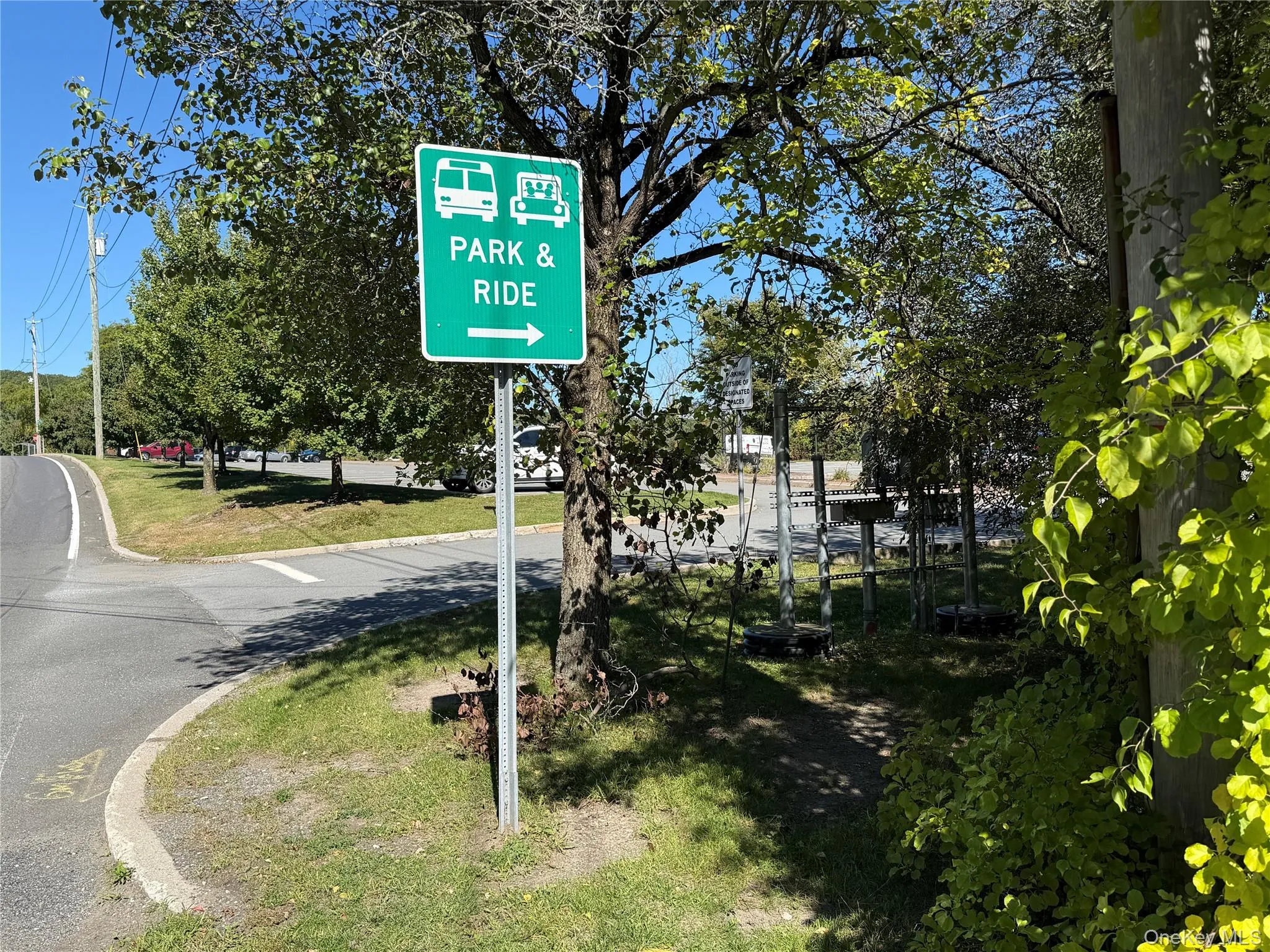 Park & Ride within walking distance of the home. Park & Ride within walking distance of the home.