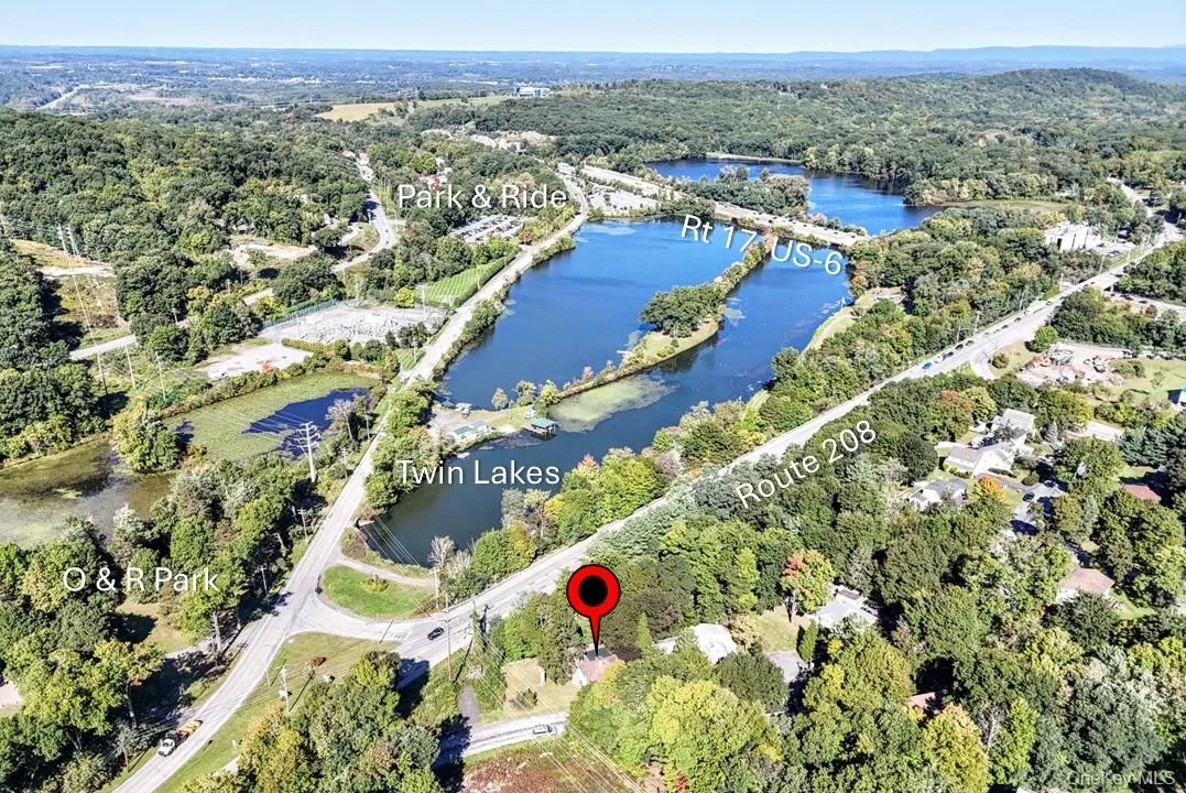 Aerial view shows close proximity to major highways, parks & lakes and park & ride. Aerial view shows close proximity to major highways, parks & lakes and park & ride.