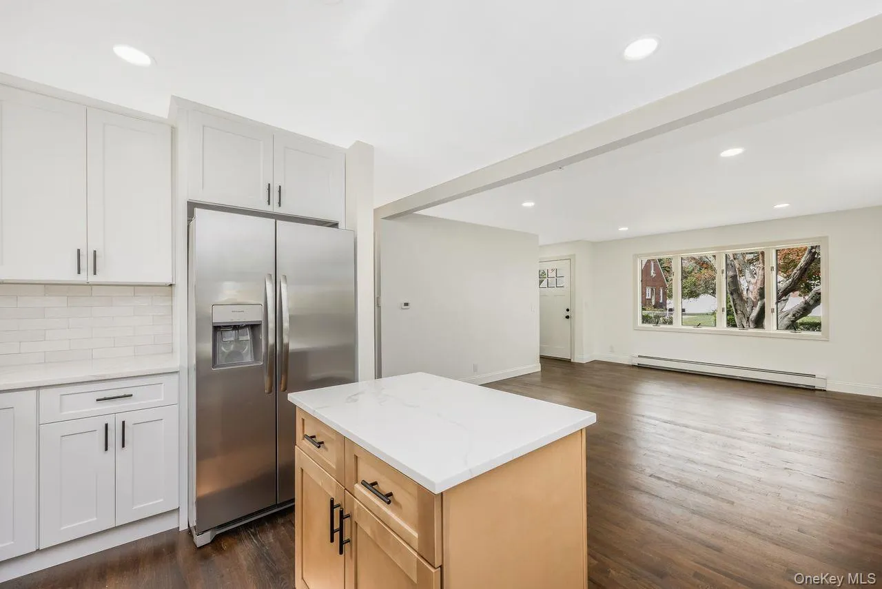 Kitchen open concept into dining/living rooms Kitchen open concept into dining/living rooms