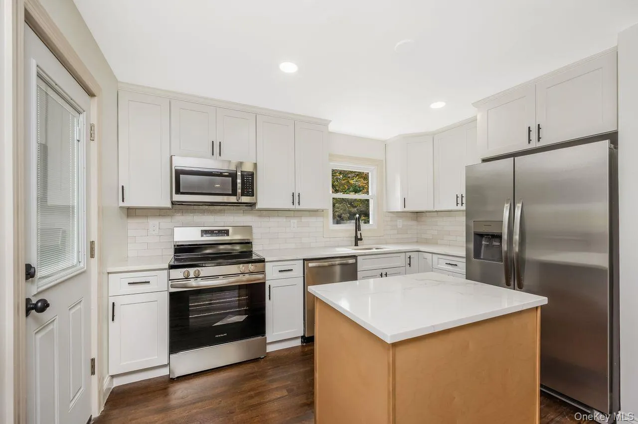 4 Sutton Court, Islip, NY, 4 Bedrooms Bedrooms, 7 Rooms Rooms,2 BathroomsBathrooms,Residential,For Rent,Sutton,0,1055843 4 Sutton Court, Islip, NY, 4 Bedrooms Bedrooms, 7 Rooms Rooms,2 BathroomsBathrooms,Residential,For Rent,Sutton,0,1055843