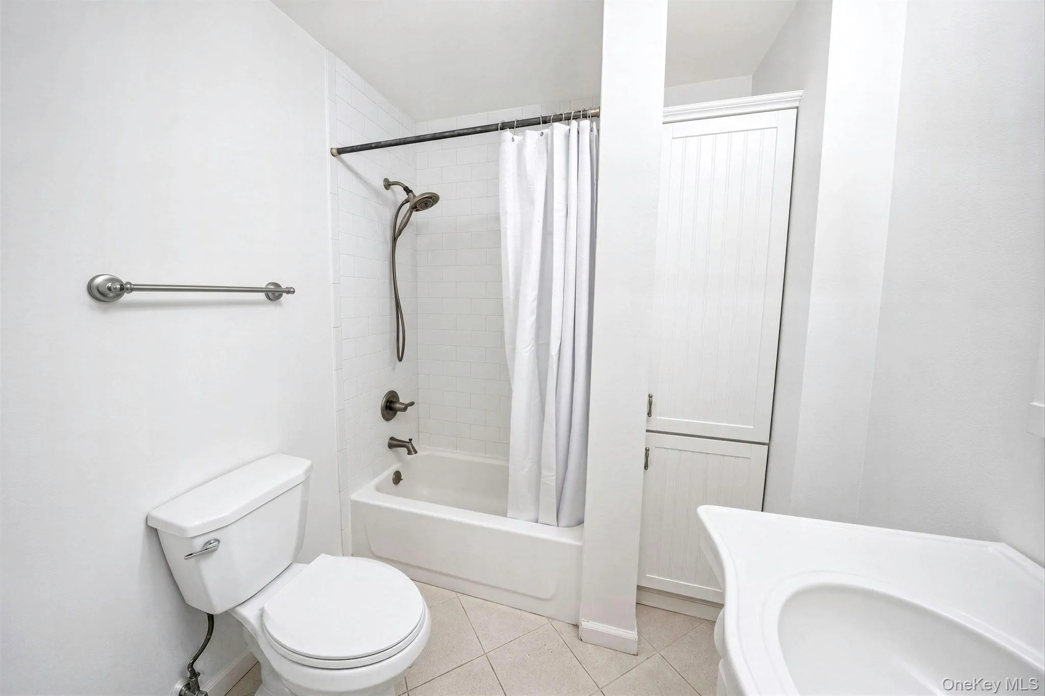 Main bathroom Main bathroom
