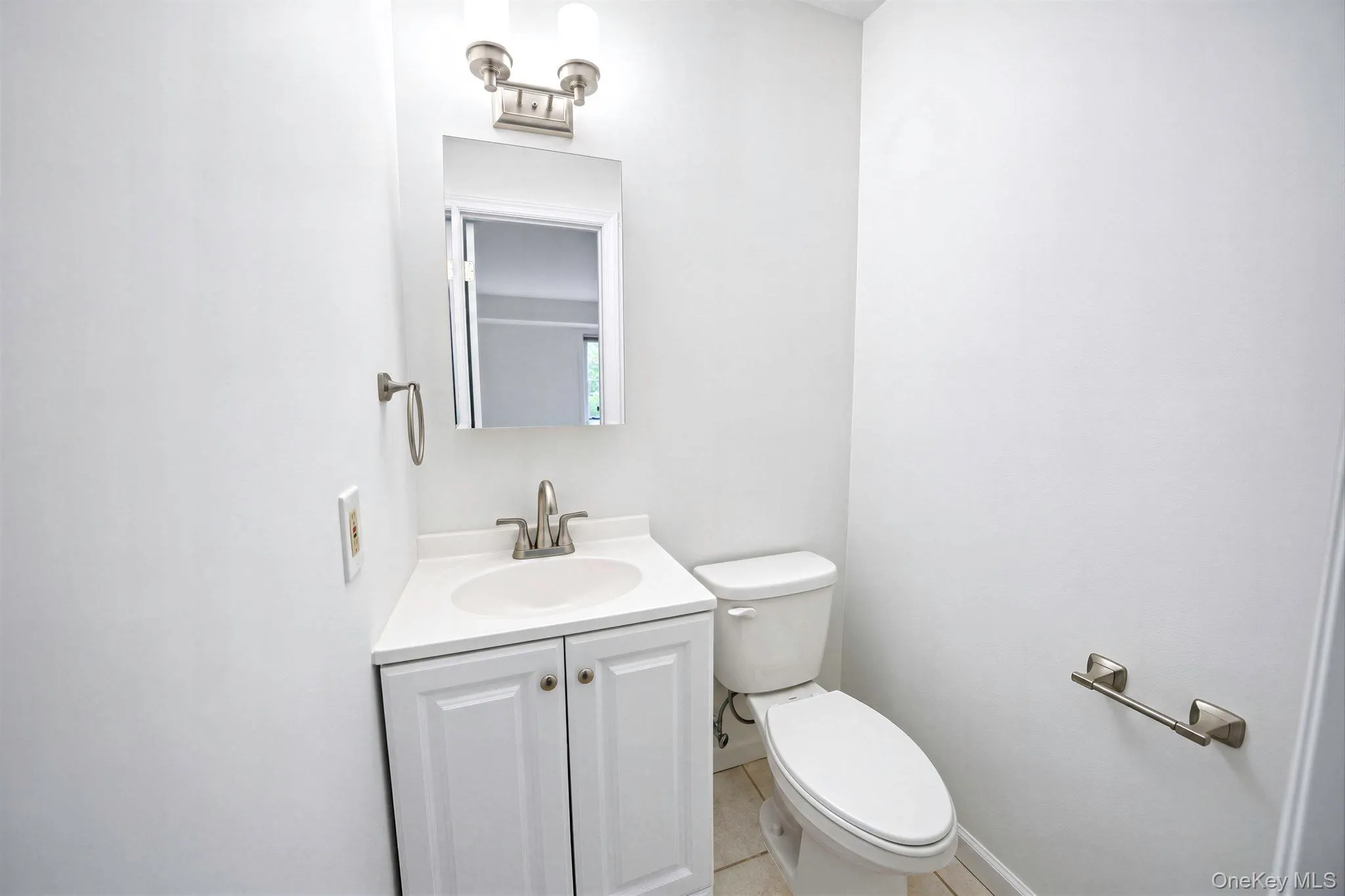 Primary Bedroom 1/2 bath Primary Bedroom 1/2 bath