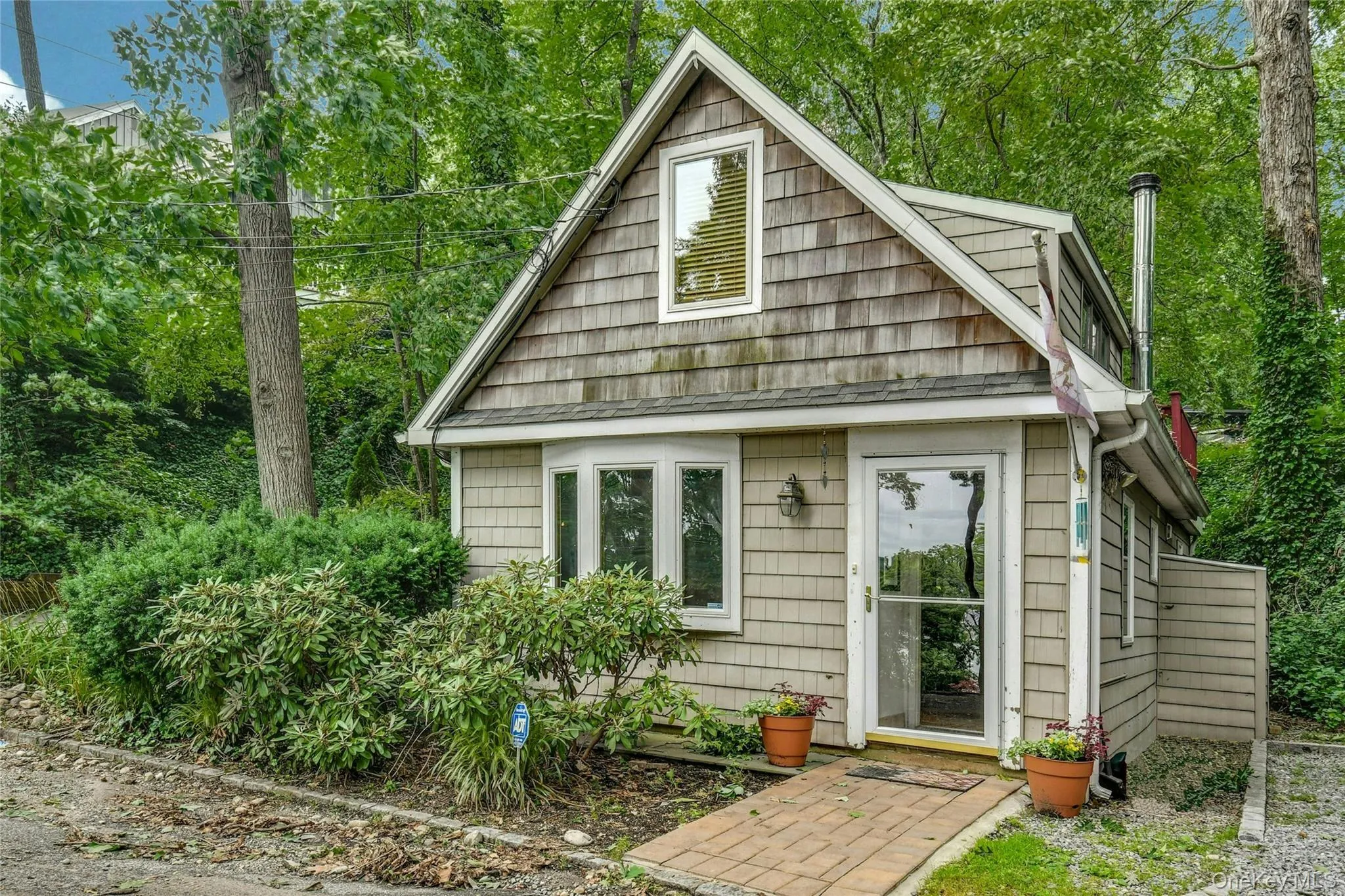 Legal 2 bedroom Cottage Legal 2 bedroom Cottage
