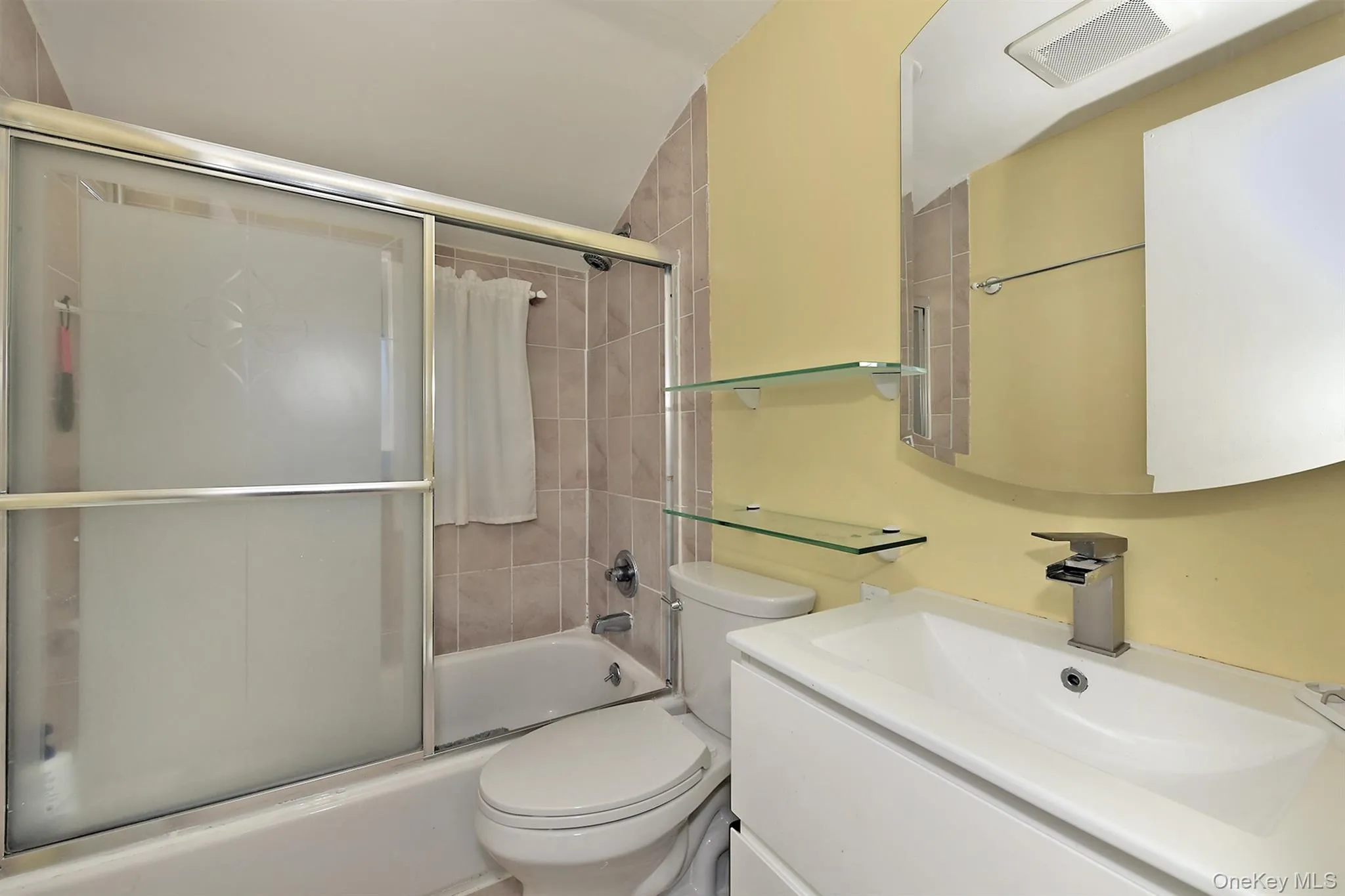 105 Bucket Lane, Hempstead, NY, 6 Bedrooms Bedrooms, 11 Rooms Rooms,2 BathroomsBathrooms,Residential,For Rent,Bucket,0,1055849 105 Bucket Lane, Hempstead, NY, 6 Bedrooms Bedrooms, 11 Rooms Rooms,2 BathroomsBathrooms,Residential,For Rent,Bucket,0,1055849