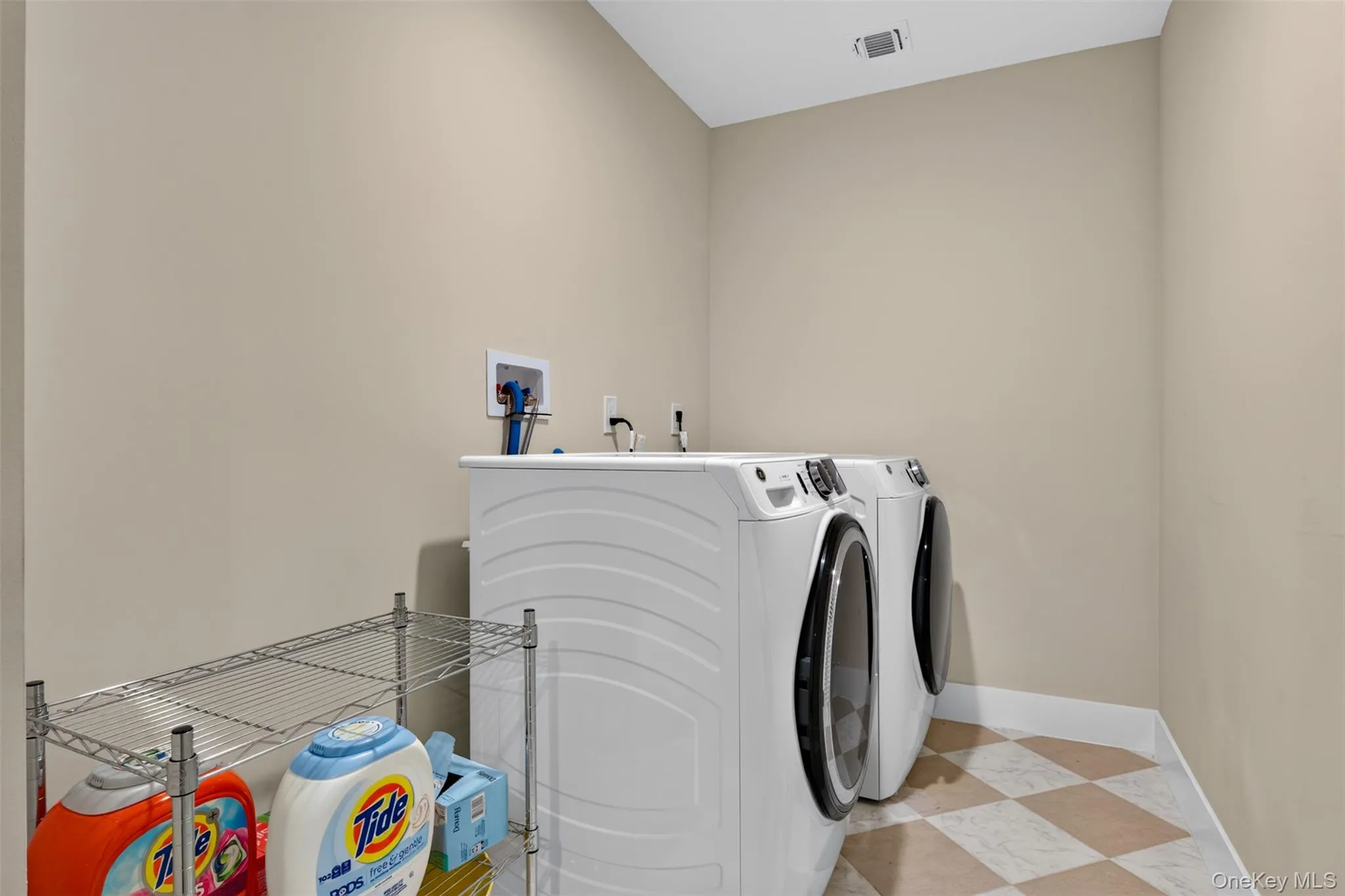 759 Pecan Street, Babylon, NY, 5 Bedrooms Bedrooms, 9 Rooms Rooms,2 BathroomsBathrooms,Residential,For Rent,Pecan,0,1055865 759 Pecan Street, Babylon, NY, 5 Bedrooms Bedrooms, 9 Rooms Rooms,2 BathroomsBathrooms,Residential,For Rent,Pecan,0,1055865