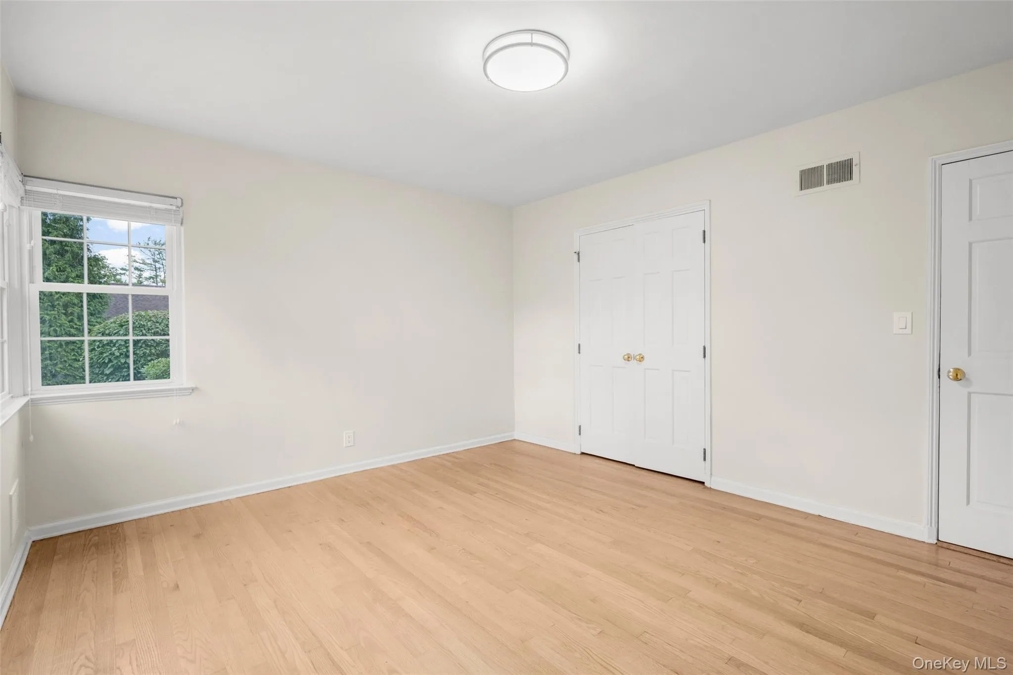 2nd bedroom with double closet 2nd bedroom with double closet