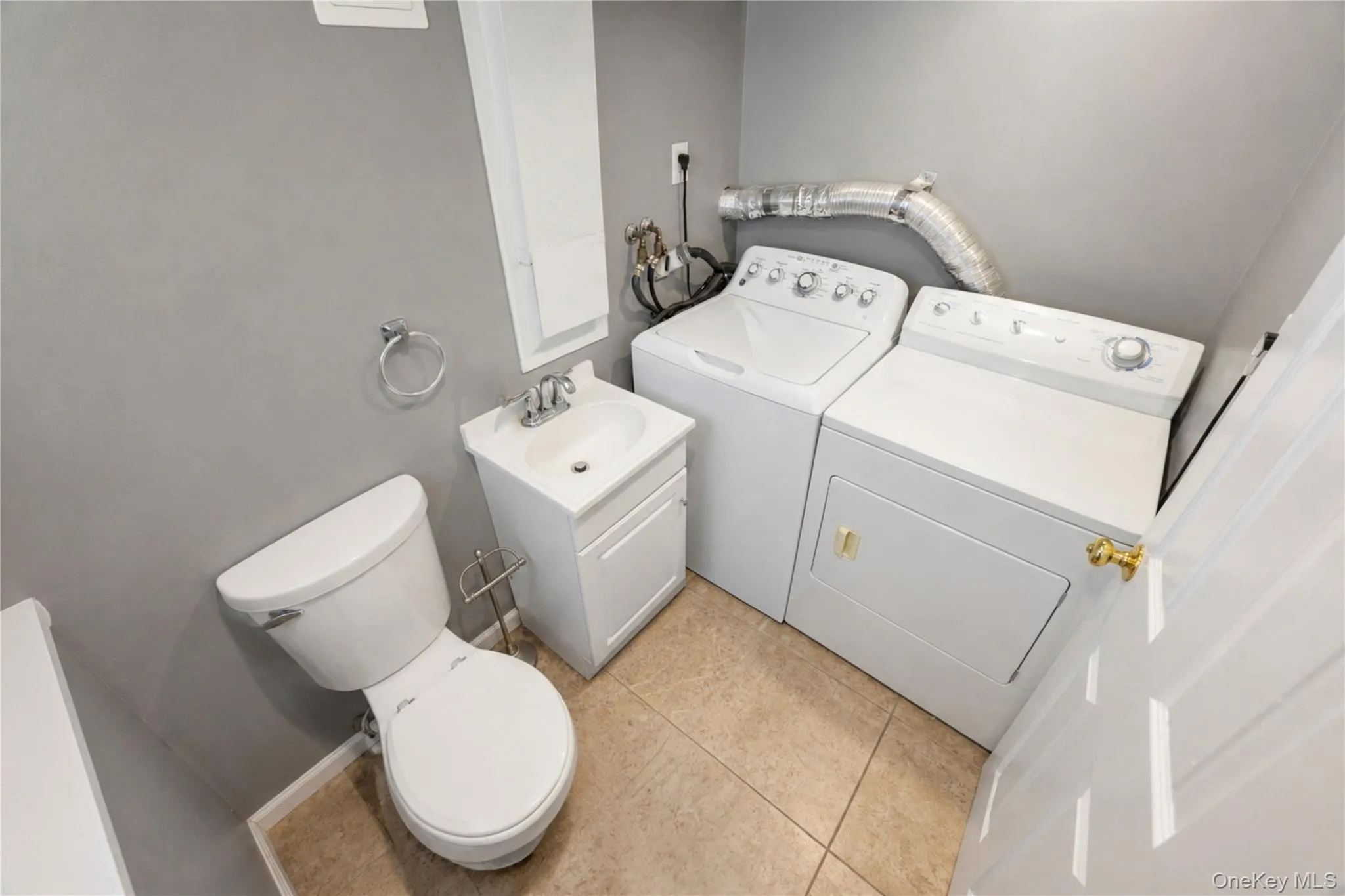 7 Primrose Avenue, Oyster Bay, NY, 3 Bedrooms Bedrooms, 10 Rooms Rooms,2 BathroomsBathrooms,Residential,For Rent,Primrose,0,1055888 7 Primrose Avenue, Oyster Bay, NY, 3 Bedrooms Bedrooms, 10 Rooms Rooms,2 BathroomsBathrooms,Residential,For Rent,Primrose,0,1055888