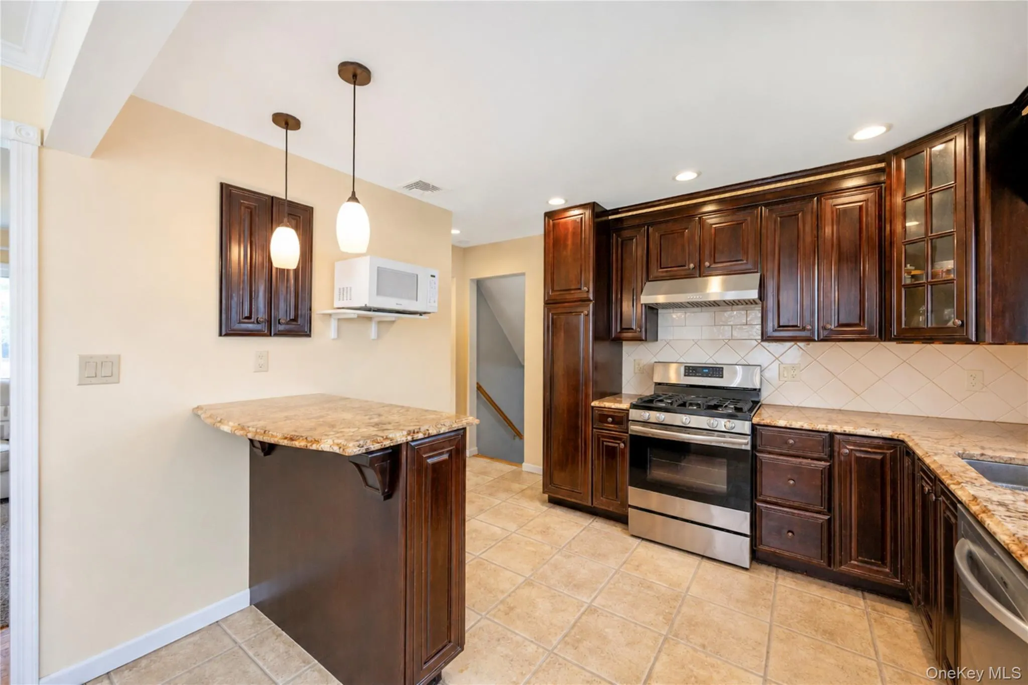7 Primrose Avenue, Oyster Bay, NY, 3 Bedrooms Bedrooms, 10 Rooms Rooms,2 BathroomsBathrooms,Residential,For Rent,Primrose,0,1055888 7 Primrose Avenue, Oyster Bay, NY, 3 Bedrooms Bedrooms, 10 Rooms Rooms,2 BathroomsBathrooms,Residential,For Rent,Primrose,0,1055888