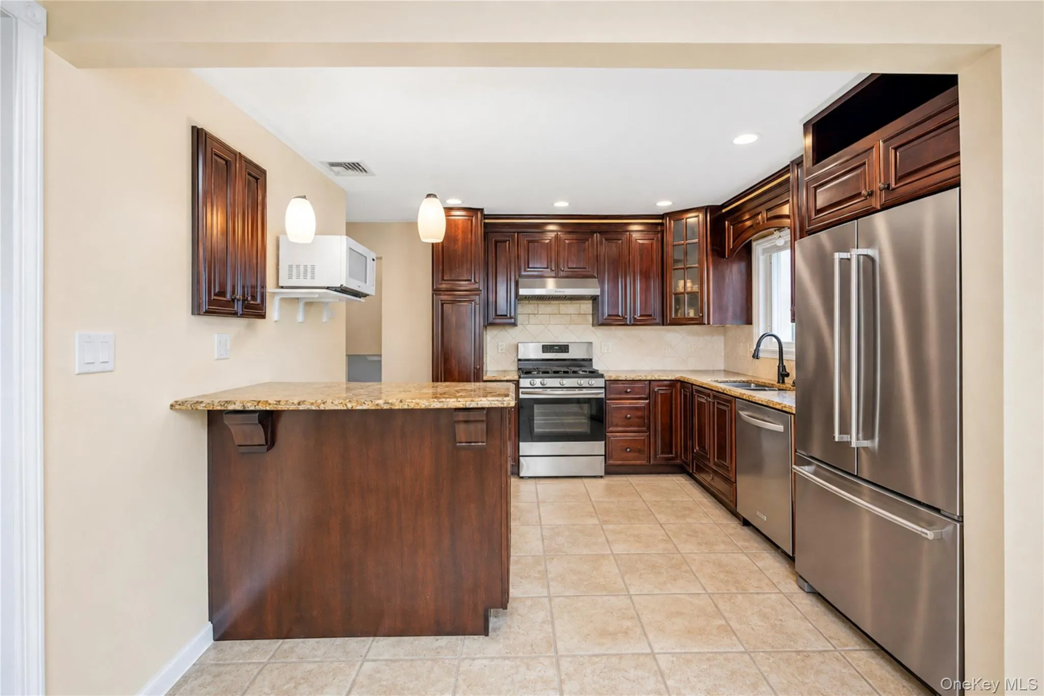 7 Primrose Avenue, Oyster Bay, NY, 3 Bedrooms Bedrooms, 10 Rooms Rooms,2 BathroomsBathrooms,Residential,For Rent,Primrose,0,1055888 7 Primrose Avenue, Oyster Bay, NY, 3 Bedrooms Bedrooms, 10 Rooms Rooms,2 BathroomsBathrooms,Residential,For Rent,Primrose,0,1055888