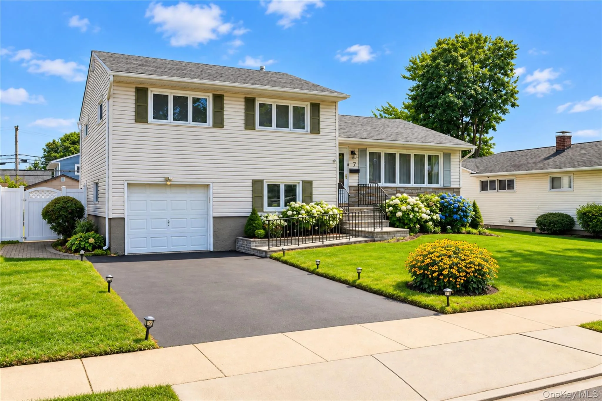 7 Primrose Avenue, Oyster Bay, NY, 3 Bedrooms Bedrooms, 10 Rooms Rooms,2 BathroomsBathrooms,Residential,For Rent,Primrose,0,1055888 7 Primrose Avenue, Oyster Bay, NY, 3 Bedrooms Bedrooms, 10 Rooms Rooms,2 BathroomsBathrooms,Residential,For Rent,Primrose,0,1055888