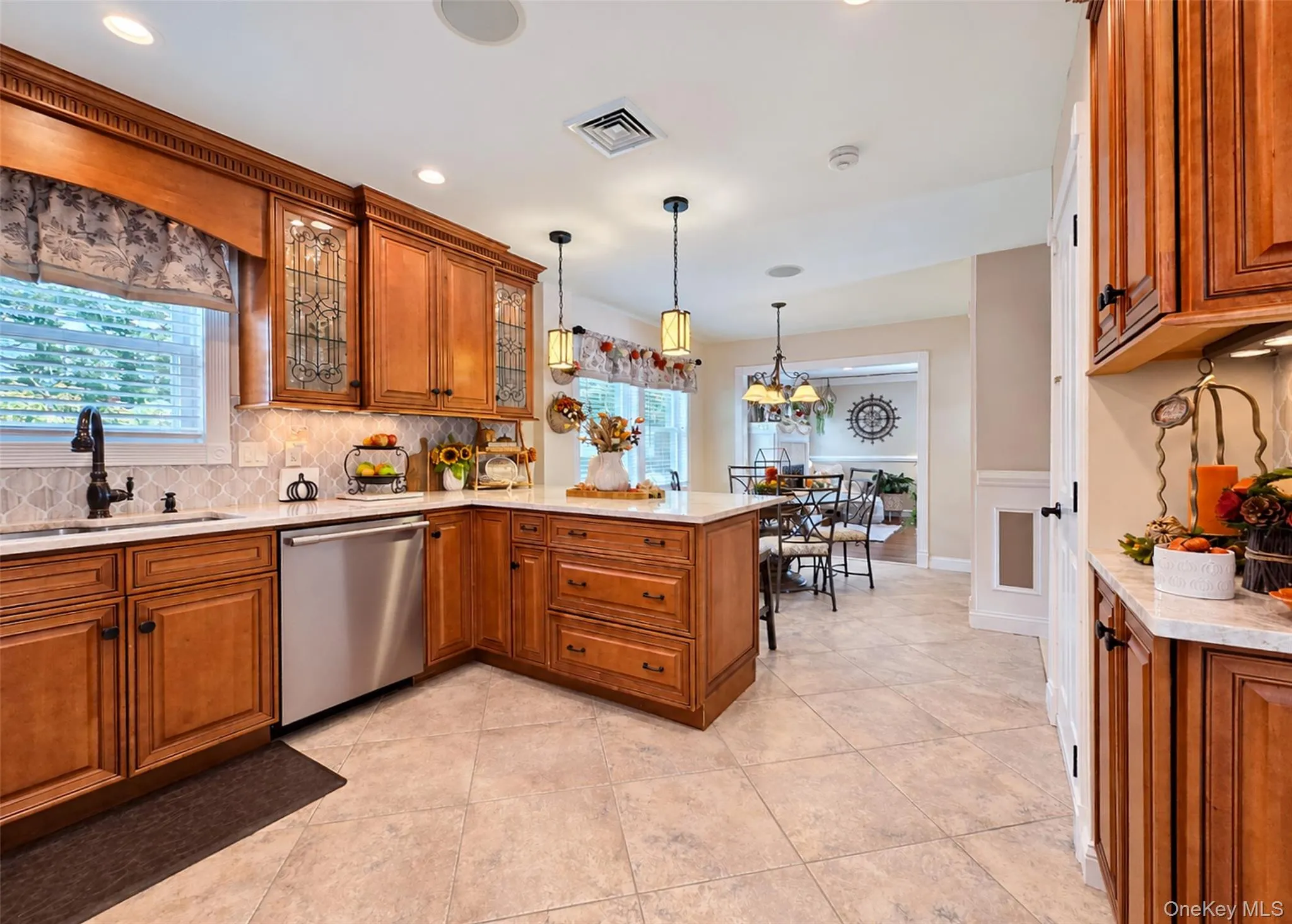 521 Park Avenue, Brookhaven, NY, 4 Bedrooms Bedrooms, 9 Rooms Rooms,2 BathroomsBathrooms,Residential,For Rent,Park,0,1055898 521 Park Avenue, Brookhaven, NY, 4 Bedrooms Bedrooms, 9 Rooms Rooms,2 BathroomsBathrooms,Residential,For Rent,Park,0,1055898