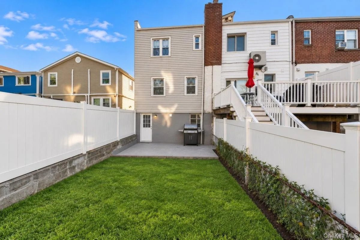276 Swinton Avenue, New York, NY, 4 Bedrooms Bedrooms, 6 Rooms Rooms,2 BathroomsBathrooms,Residential,For Rent,Swinton,0,1055901 276 Swinton Avenue, New York, NY, 4 Bedrooms Bedrooms, 6 Rooms Rooms,2 BathroomsBathrooms,Residential,For Rent,Swinton,0,1055901