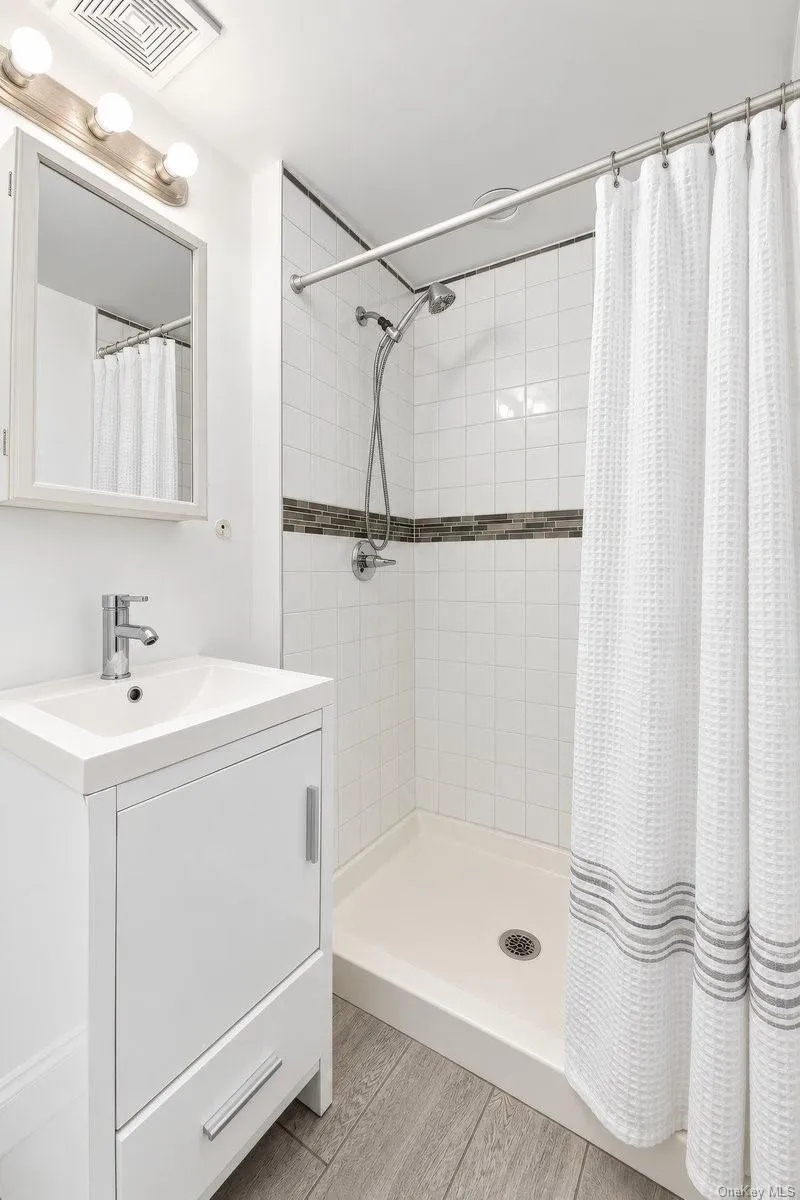 276 Swinton Avenue, New York, NY, 4 Bedrooms Bedrooms, 6 Rooms Rooms,2 BathroomsBathrooms,Residential,For Rent,Swinton,0,1055901 276 Swinton Avenue, New York, NY, 4 Bedrooms Bedrooms, 6 Rooms Rooms,2 BathroomsBathrooms,Residential,For Rent,Swinton,0,1055901