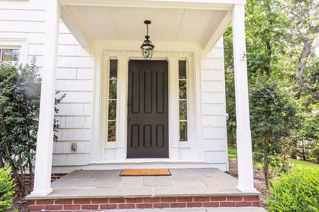 Covered Entrance Covered Entrance