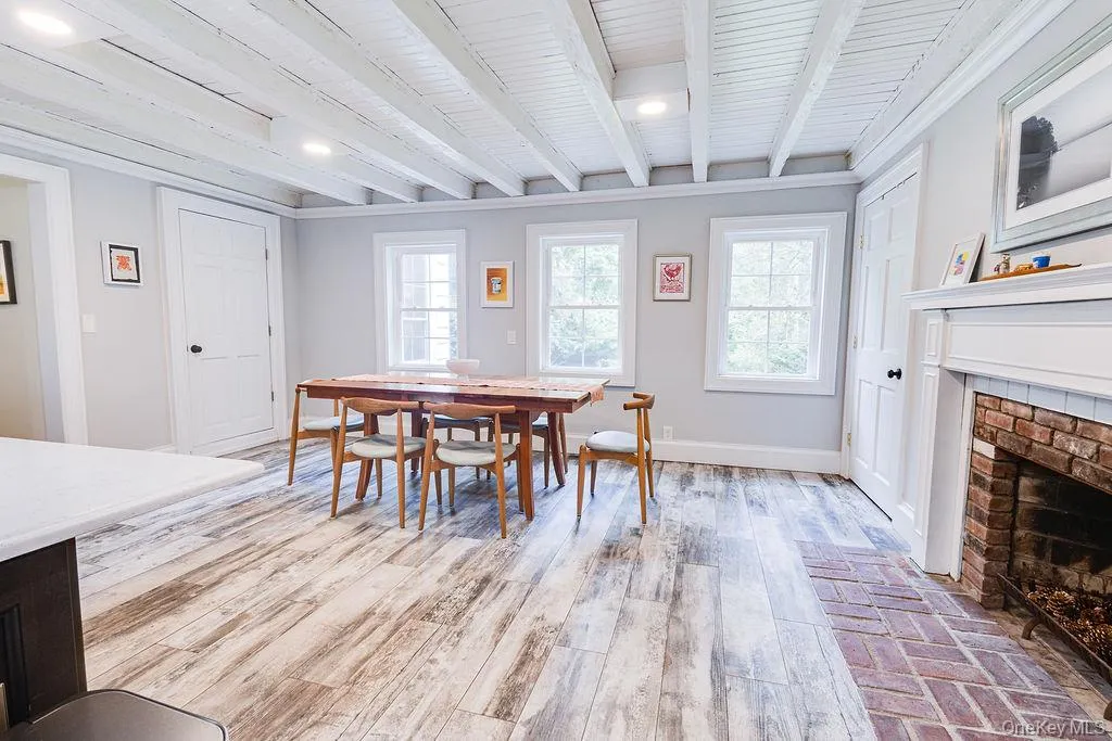 592 Landing Avenue, Smithtown, NY, 5 Bedrooms Bedrooms, 11 Rooms Rooms,2 BathroomsBathrooms,Residential,For Rent,Landing,0,1055906 592 Landing Avenue, Smithtown, NY, 5 Bedrooms Bedrooms, 11 Rooms Rooms,2 BathroomsBathrooms,Residential,For Rent,Landing,0,1055906