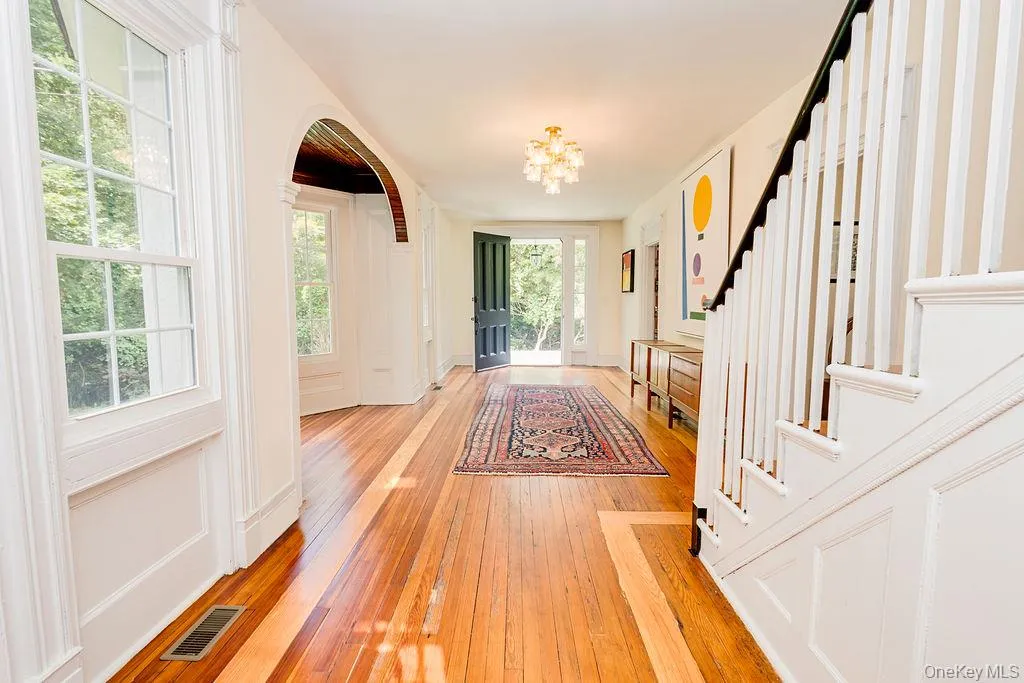 Front to Back Entry Foyer Front to Back Entry Foyer