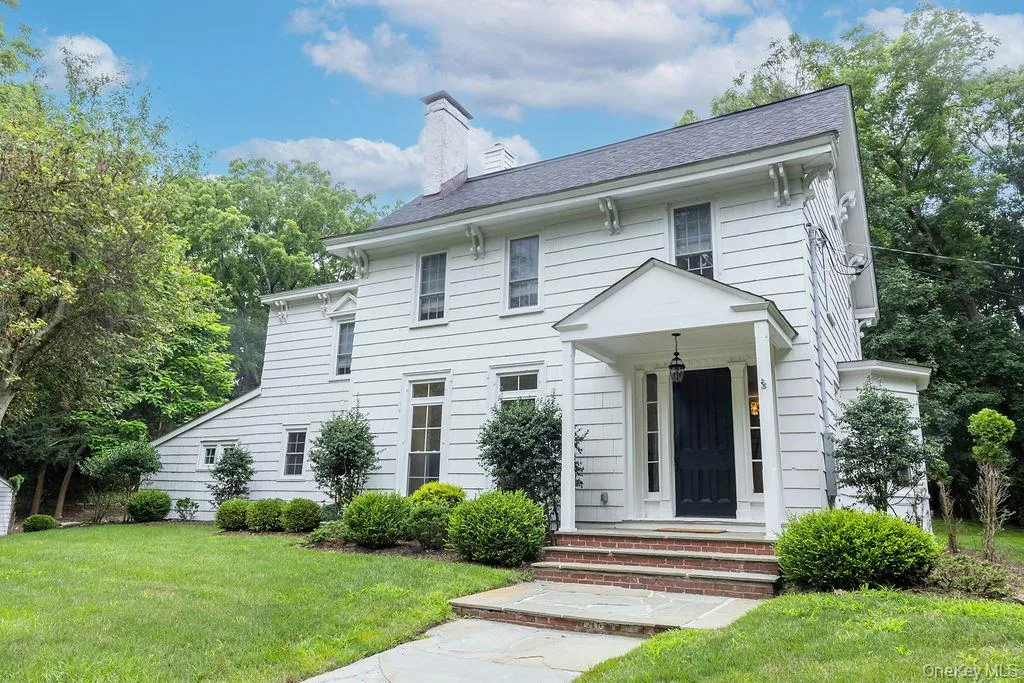 592 Landing Avenue, Smithtown, NY, 5 Bedrooms Bedrooms, 11 Rooms Rooms,2 BathroomsBathrooms,Residential,For Rent,Landing,0,1055906 592 Landing Avenue, Smithtown, NY, 5 Bedrooms Bedrooms, 11 Rooms Rooms,2 BathroomsBathrooms,Residential,For Rent,Landing,0,1055906