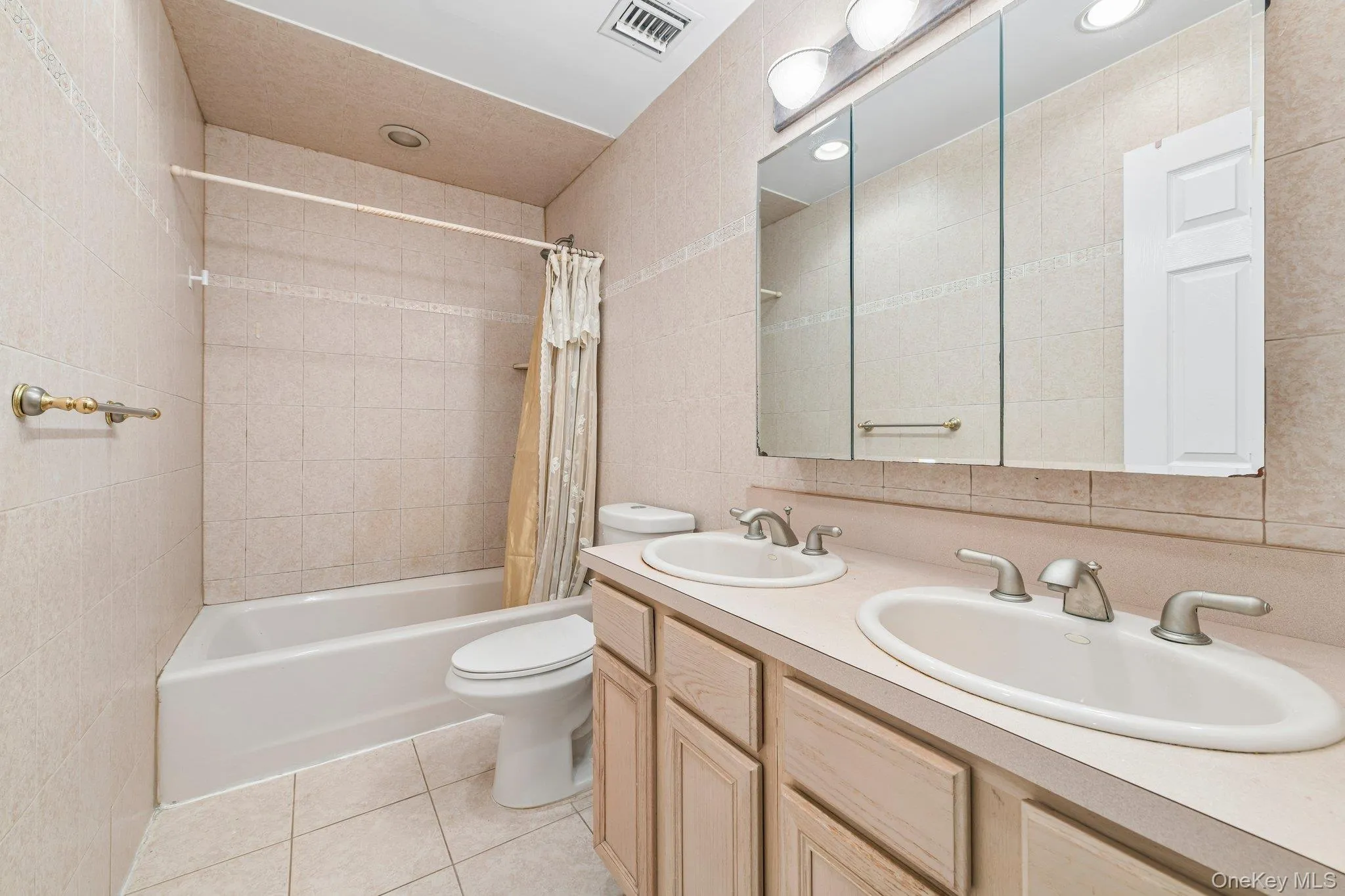 2175 Helene Avenue, Hempstead, NY, 4 Bedrooms Bedrooms, 8 Rooms Rooms,2 BathroomsBathrooms,Residential,For Rent,Helene,0,1055913 2175 Helene Avenue, Hempstead, NY, 4 Bedrooms Bedrooms, 8 Rooms Rooms,2 BathroomsBathrooms,Residential,For Rent,Helene,0,1055913