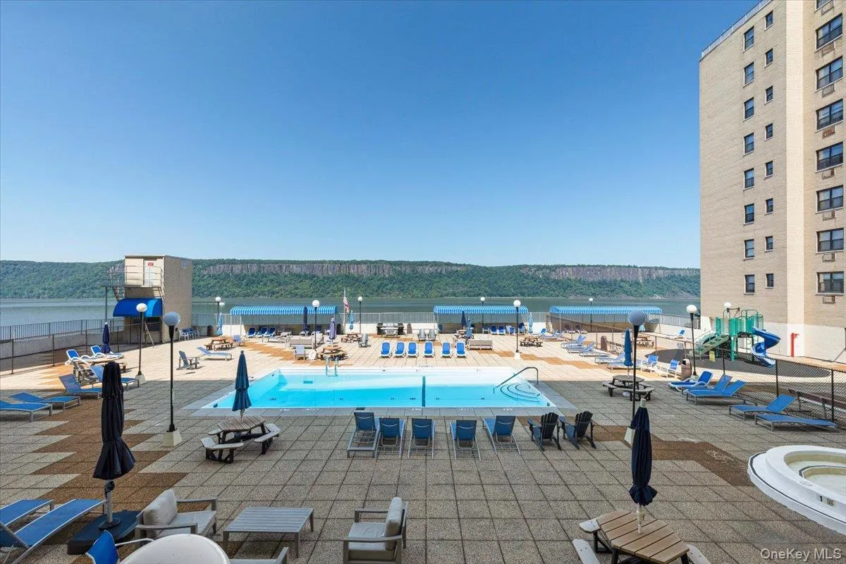 Pool with river views/sundeck Pool with river views/sundeck