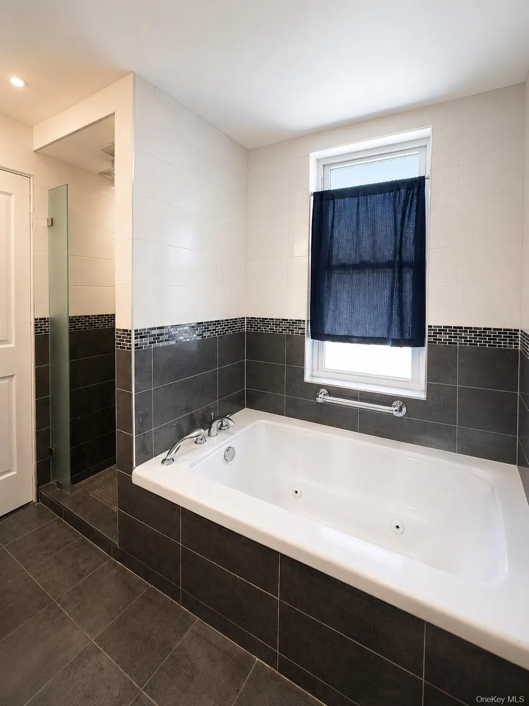 202-13 33rd Avenue, New York, NY, 3 Bedrooms Bedrooms, 5 Rooms Rooms,2 BathroomsBathrooms,Residential,For Rent,33rd,0,1055932 202-13 33rd Avenue, New York, NY, 3 Bedrooms Bedrooms, 5 Rooms Rooms,2 BathroomsBathrooms,Residential,For Rent,33rd,0,1055932