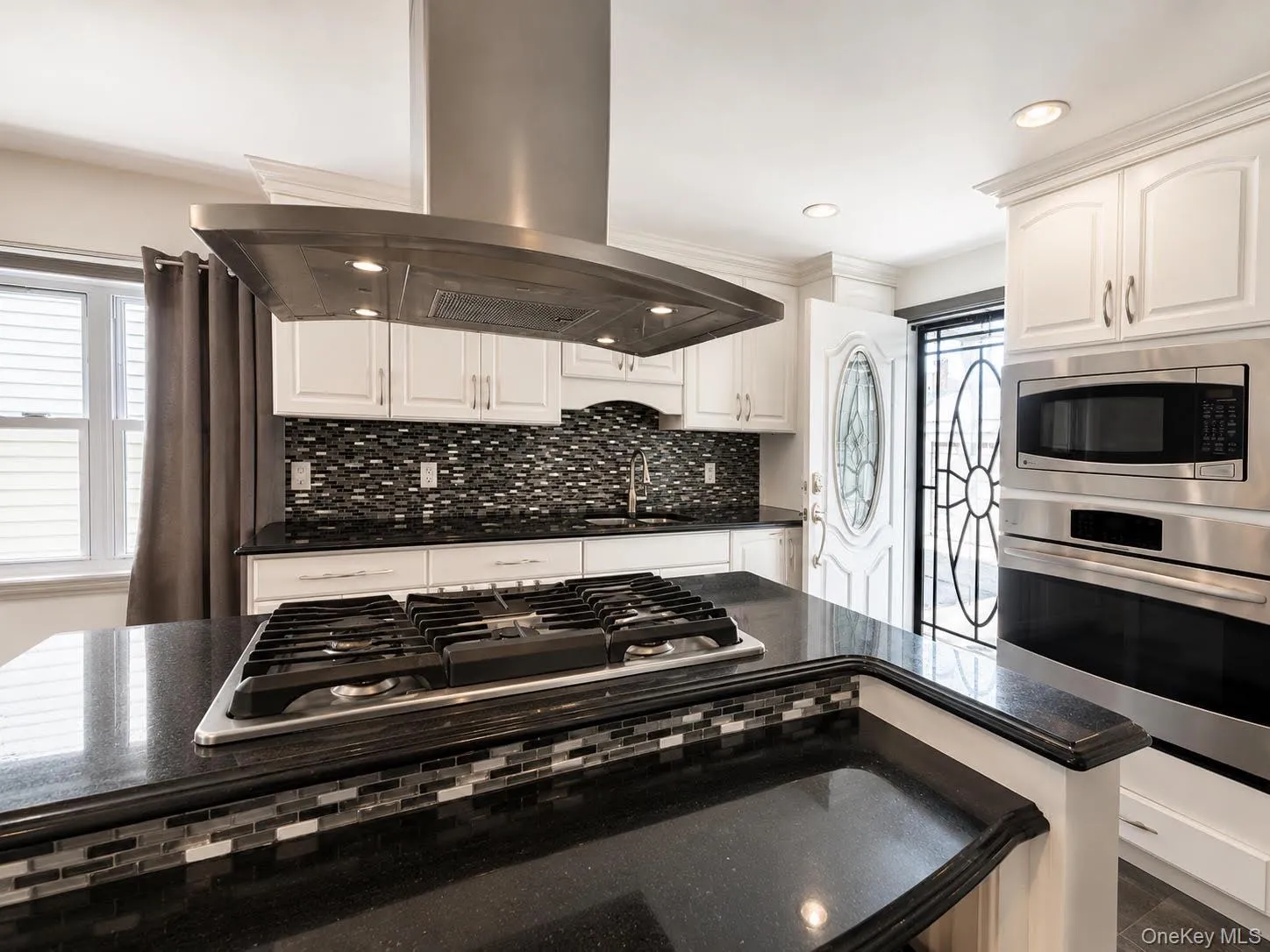 202-13 33rd Avenue, New York, NY, 3 Bedrooms Bedrooms, 5 Rooms Rooms,2 BathroomsBathrooms,Residential,For Rent,33rd,0,1055932 202-13 33rd Avenue, New York, NY, 3 Bedrooms Bedrooms, 5 Rooms Rooms,2 BathroomsBathrooms,Residential,For Rent,33rd,0,1055932