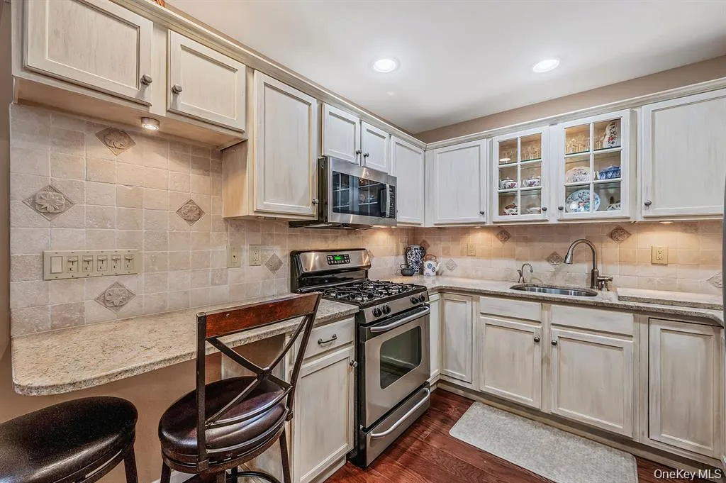 1130 Savoy Drive, Huntington, NY, 2 Bedrooms Bedrooms, 7 Rooms Rooms,2 BathroomsBathrooms,Residential,For Rent,Savoy,0,1055960 1130 Savoy Drive, Huntington, NY, 2 Bedrooms Bedrooms, 7 Rooms Rooms,2 BathroomsBathrooms,Residential,For Rent,Savoy,0,1055960