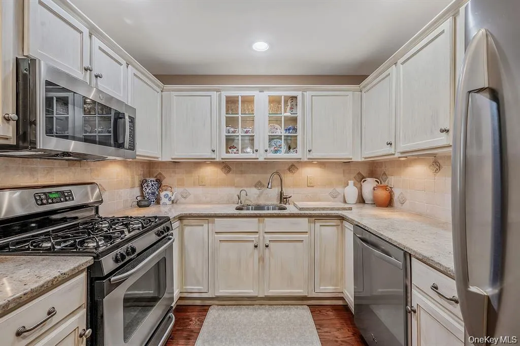 1130 Savoy Drive, Huntington, NY, 2 Bedrooms Bedrooms, 7 Rooms Rooms,2 BathroomsBathrooms,Residential,For Rent,Savoy,0,1055960 1130 Savoy Drive, Huntington, NY, 2 Bedrooms Bedrooms, 7 Rooms Rooms,2 BathroomsBathrooms,Residential,For Rent,Savoy,0,1055960