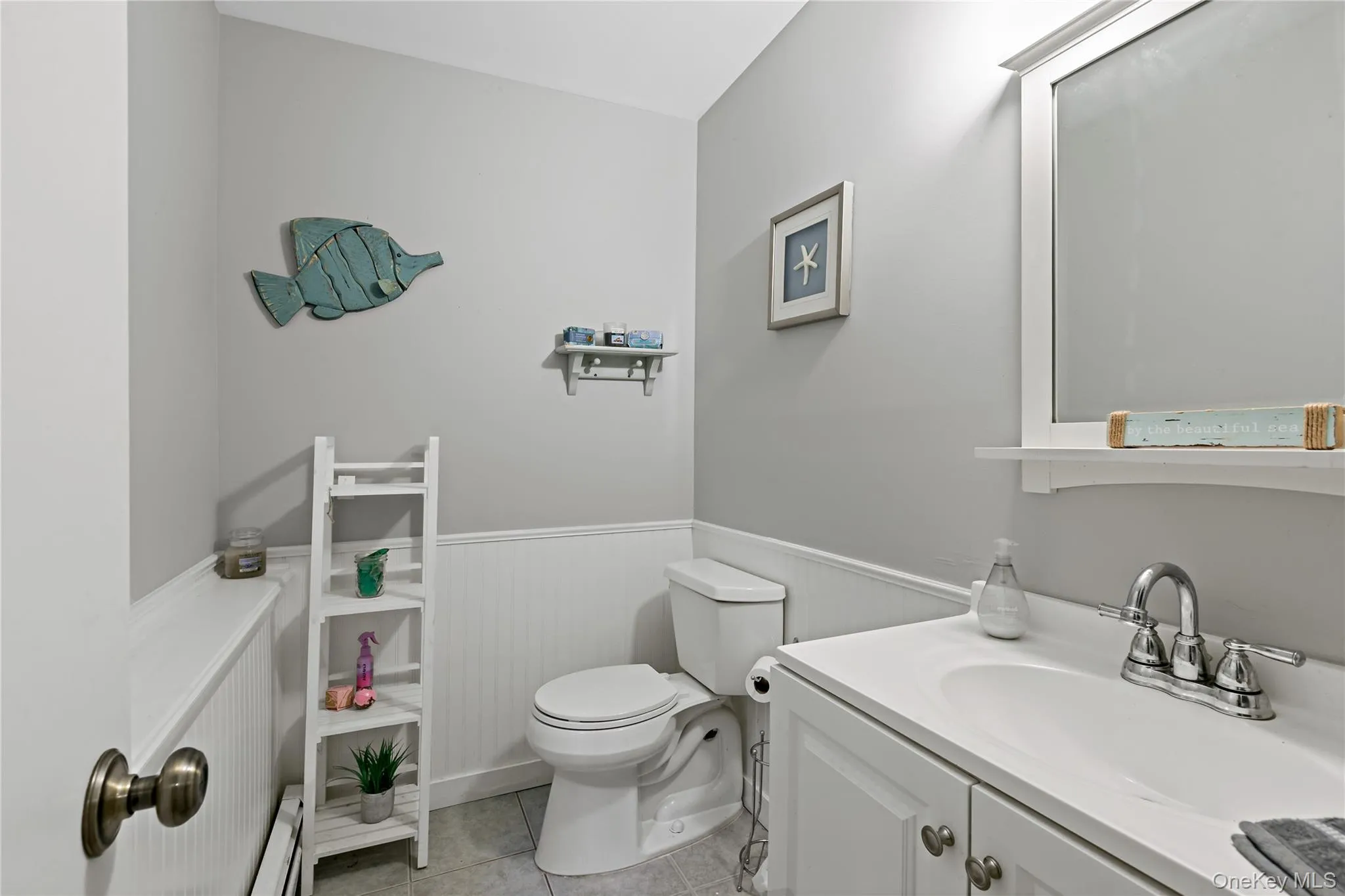 Lower level half bath. Lower level half bath.