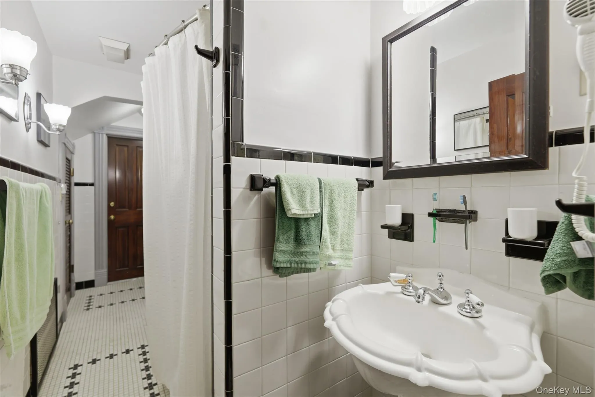 5 and 10 West Street, Marlboro, NY, 9 Bedrooms Bedrooms, 18 Rooms Rooms,9 BathroomsBathrooms,Residential,For Rent,West,0,1055986 5 and 10 West Street, Marlboro, NY, 9 Bedrooms Bedrooms, 18 Rooms Rooms,9 BathroomsBathrooms,Residential,For Rent,West,0,1055986