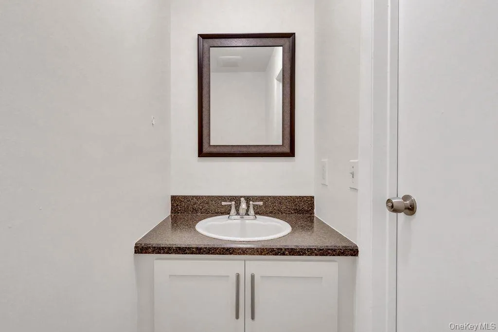 305 Sara Circle, Brookhaven, NY, 2 Bedrooms Bedrooms, 6 Rooms Rooms,2 BathroomsBathrooms,Residential,For Rent,Sara,0,1056003 305 Sara Circle, Brookhaven, NY, 2 Bedrooms Bedrooms, 6 Rooms Rooms,2 BathroomsBathrooms,Residential,For Rent,Sara,0,1056003
