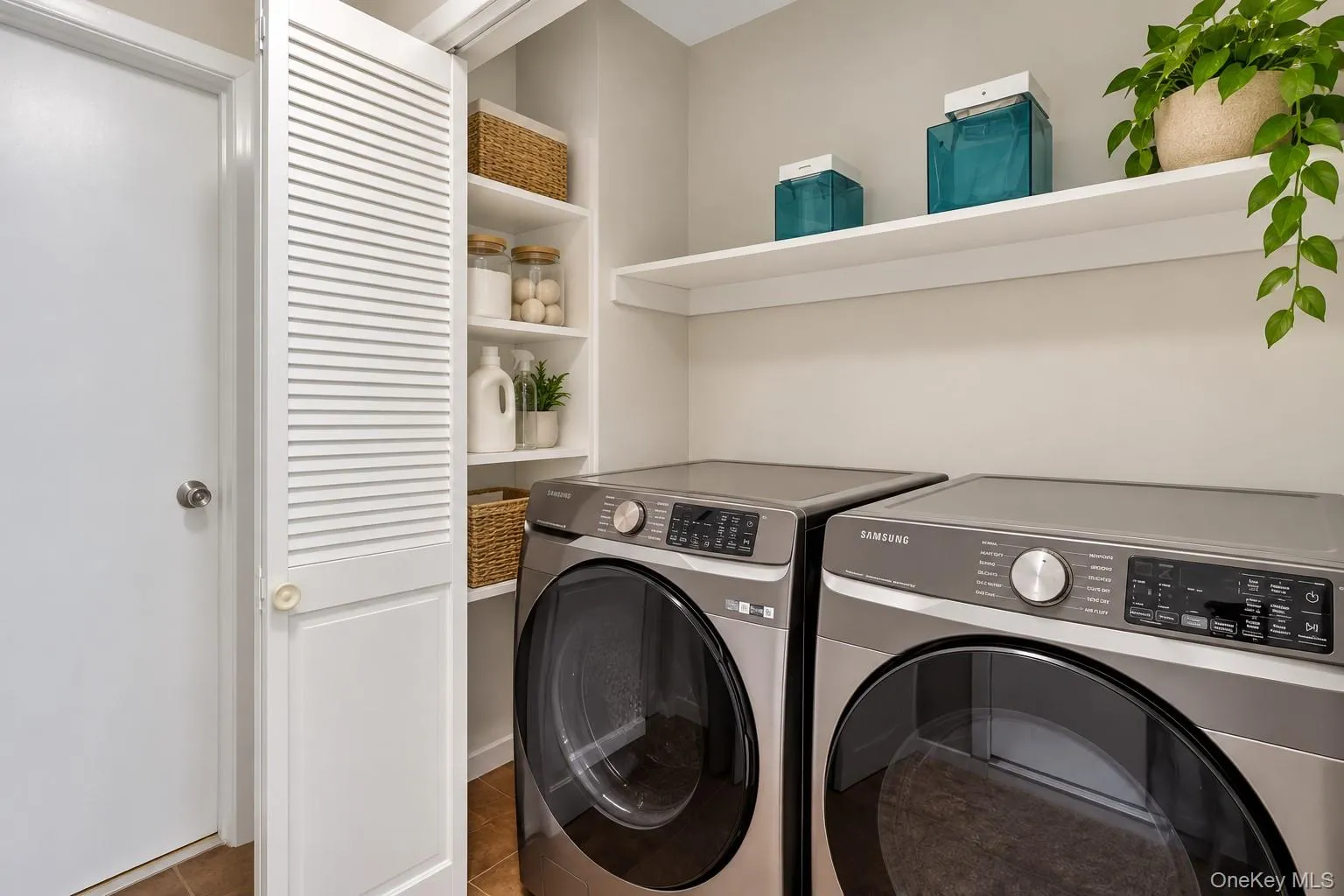 305 Sara Circle, Brookhaven, NY, 2 Bedrooms Bedrooms, 6 Rooms Rooms,2 BathroomsBathrooms,Residential,For Rent,Sara,0,1056003 305 Sara Circle, Brookhaven, NY, 2 Bedrooms Bedrooms, 6 Rooms Rooms,2 BathroomsBathrooms,Residential,For Rent,Sara,0,1056003
