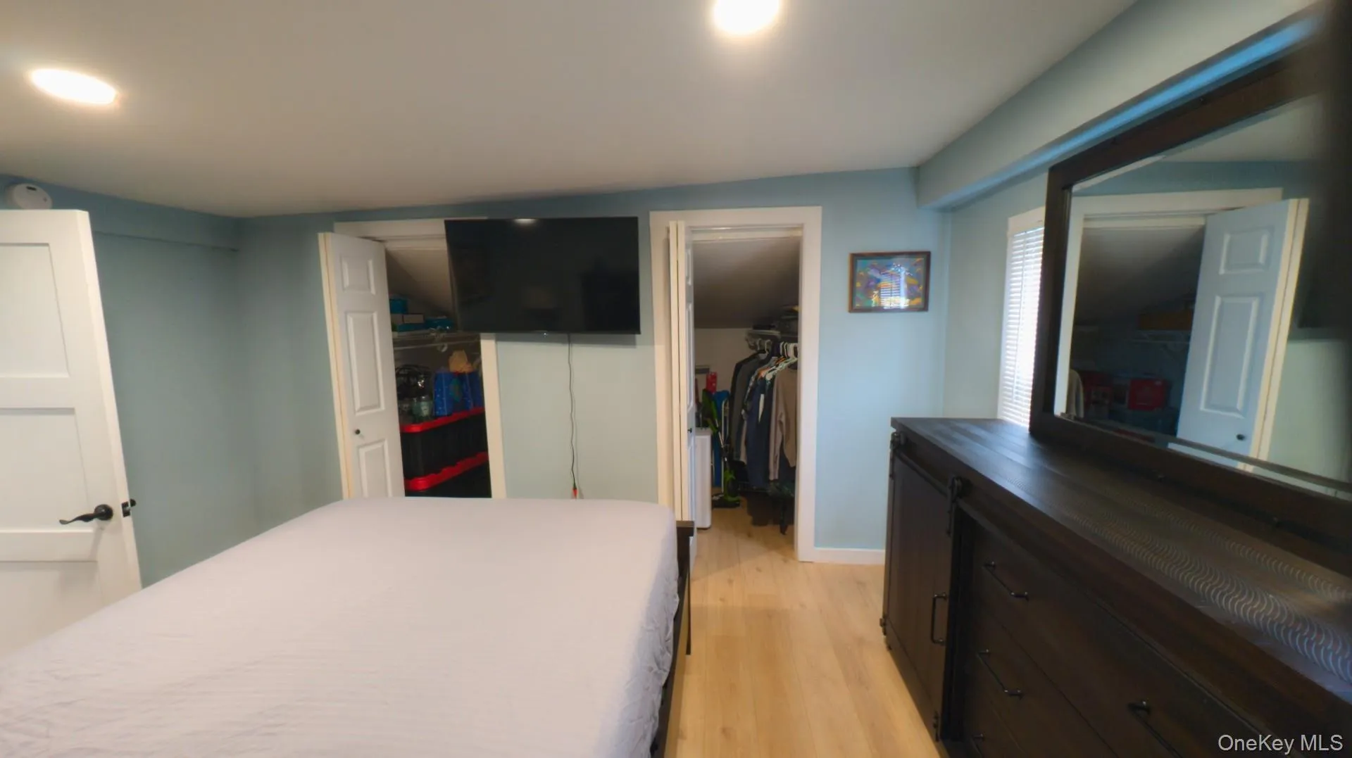 2 walk in closets 2 walk in closets