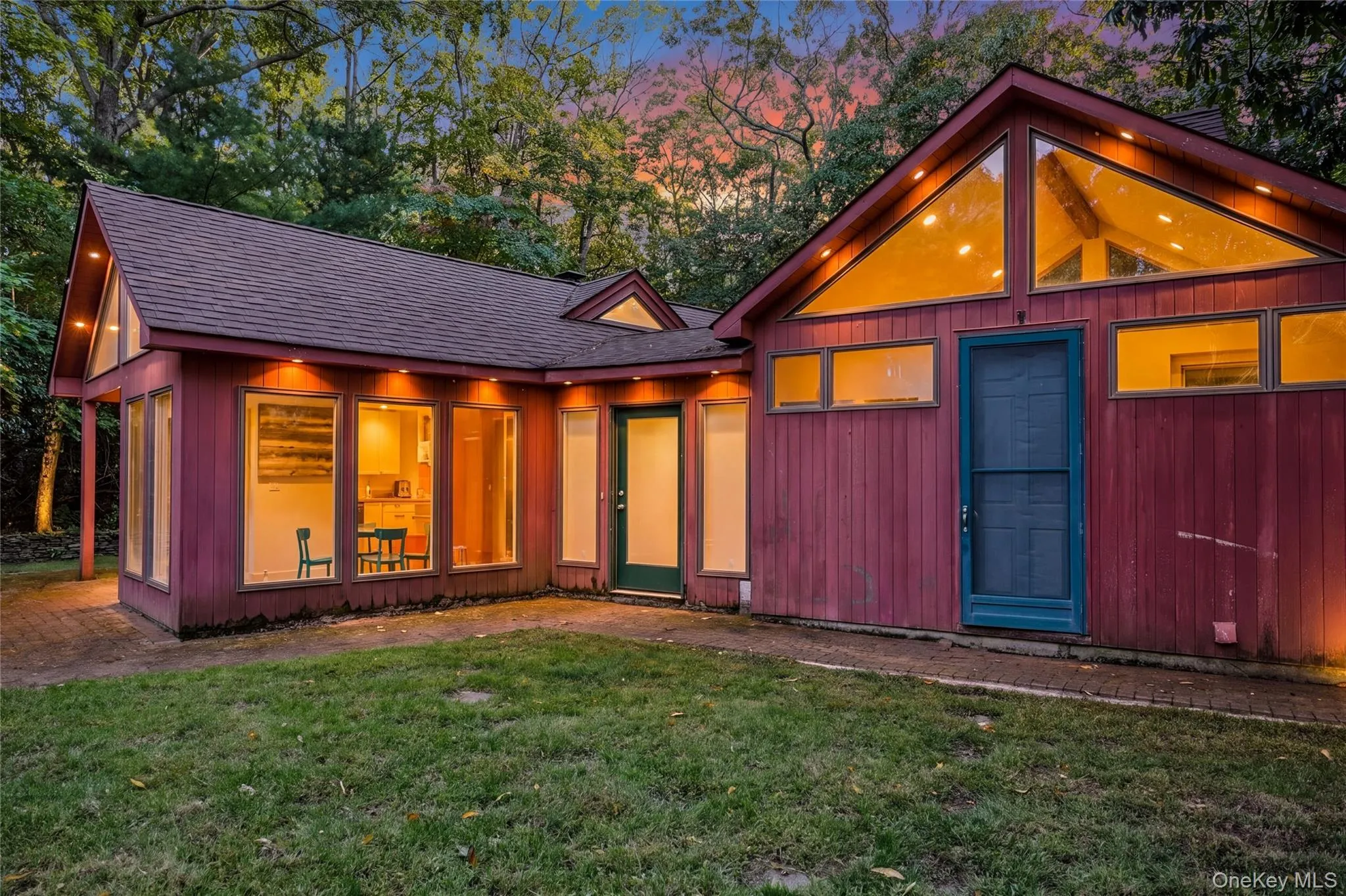 Guest cottage at twilight (virtually enhanced twilight/night rendering) Guest cottage at twilight (virtually enhanced twilight/night rendering)
