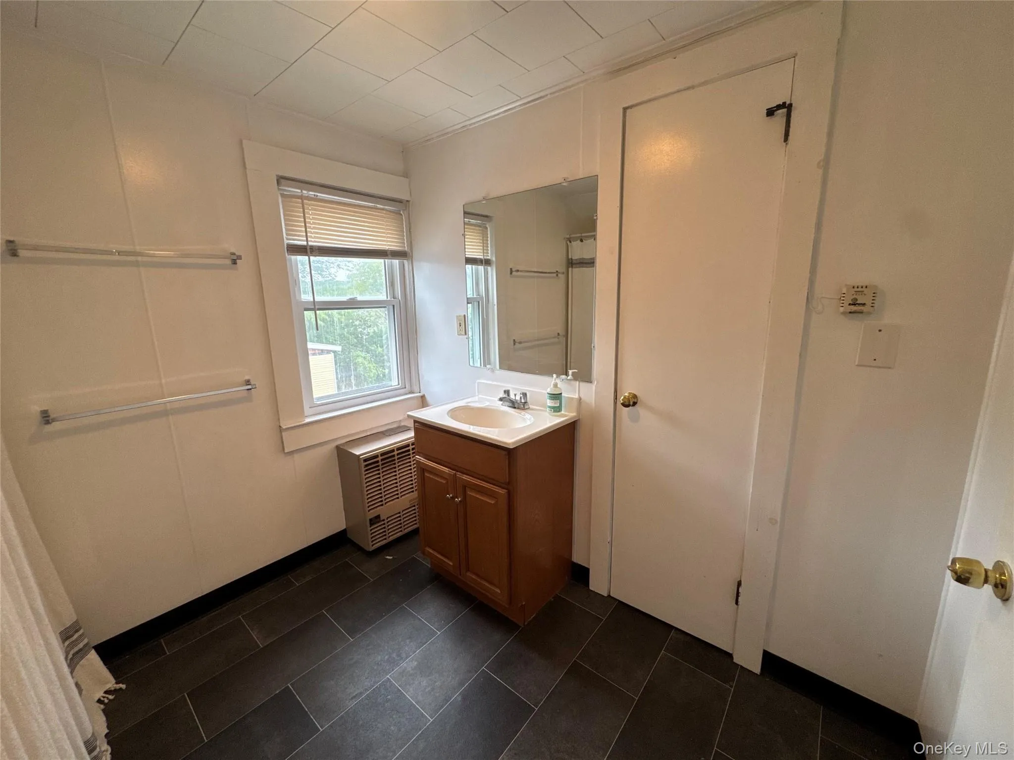34 Hoffman Street, Poughkeepsie, NY, 1 Bedroom Bedrooms, 3 Rooms Rooms,1 BathroomBathrooms,Residential Lease,For Rent,Hoffman,0,1056006 34 Hoffman Street, Poughkeepsie, NY, 1 Bedroom Bedrooms, 3 Rooms Rooms,1 BathroomBathrooms,Residential Lease,For Rent,Hoffman,0,1056006