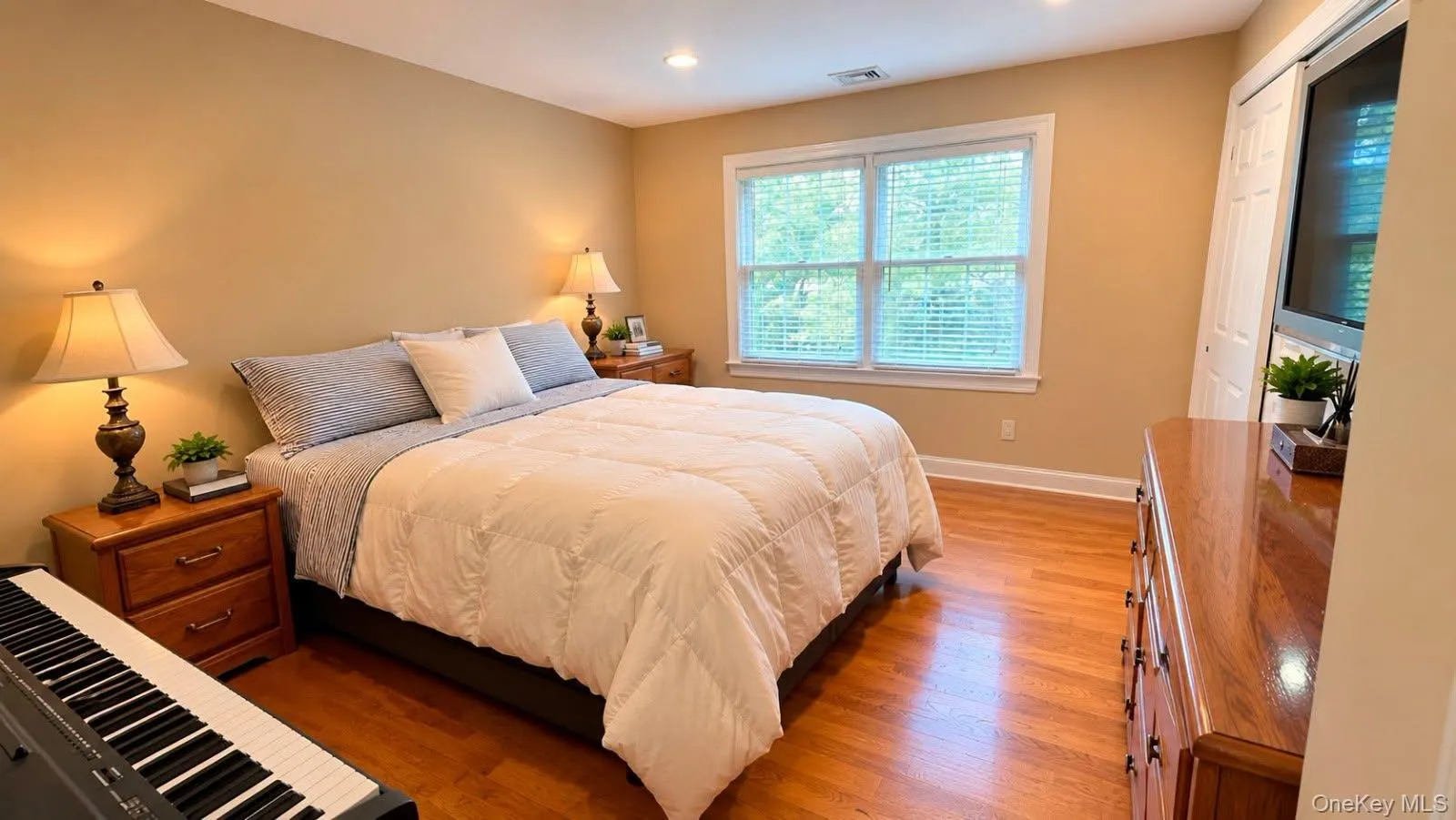 3 Cleveland Street, Smithtown, NY, 5 Bedrooms Bedrooms, 8 Rooms Rooms,3 BathroomsBathrooms,Residential Lease,For Rent,Cleveland,0,1056016 3 Cleveland Street, Smithtown, NY, 5 Bedrooms Bedrooms, 8 Rooms Rooms,3 BathroomsBathrooms,Residential Lease,For Rent,Cleveland,0,1056016