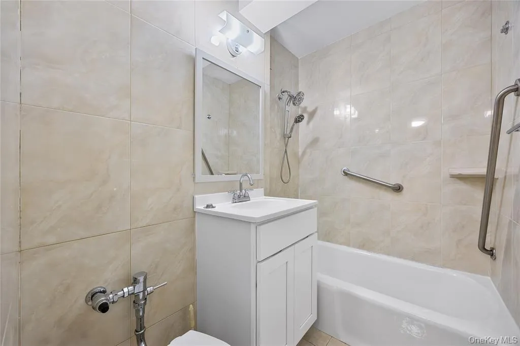 142-05 Roosevelt Avenue, New York, NY, 2 Rooms Rooms,1 BathroomBathrooms,Residential,For Rent,Roosevelt,0,1056022 142-05 Roosevelt Avenue, New York, NY, 2 Rooms Rooms,1 BathroomBathrooms,Residential,For Rent,Roosevelt,0,1056022
