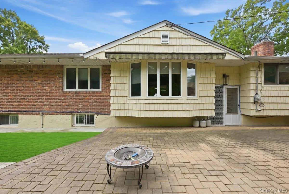 47 Royal Way, North Hempstead, NY, 4 Bedrooms Bedrooms, 8 Rooms Rooms,3 BathroomsBathrooms,Residential,For Rent,Royal,0,1056033 47 Royal Way, North Hempstead, NY, 4 Bedrooms Bedrooms, 8 Rooms Rooms,3 BathroomsBathrooms,Residential,For Rent,Royal,0,1056033