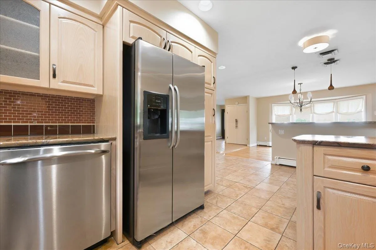 47 Royal Way, North Hempstead, NY, 4 Bedrooms Bedrooms, 8 Rooms Rooms,3 BathroomsBathrooms,Residential,For Rent,Royal,0,1056033 47 Royal Way, North Hempstead, NY, 4 Bedrooms Bedrooms, 8 Rooms Rooms,3 BathroomsBathrooms,Residential,For Rent,Royal,0,1056033