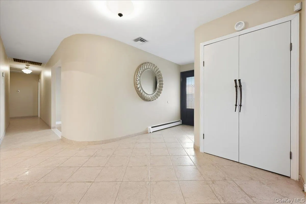47 Royal Way, North Hempstead, NY, 4 Bedrooms Bedrooms, 8 Rooms Rooms,3 BathroomsBathrooms,Residential,For Rent,Royal,0,1056033 47 Royal Way, North Hempstead, NY, 4 Bedrooms Bedrooms, 8 Rooms Rooms,3 BathroomsBathrooms,Residential,For Rent,Royal,0,1056033
