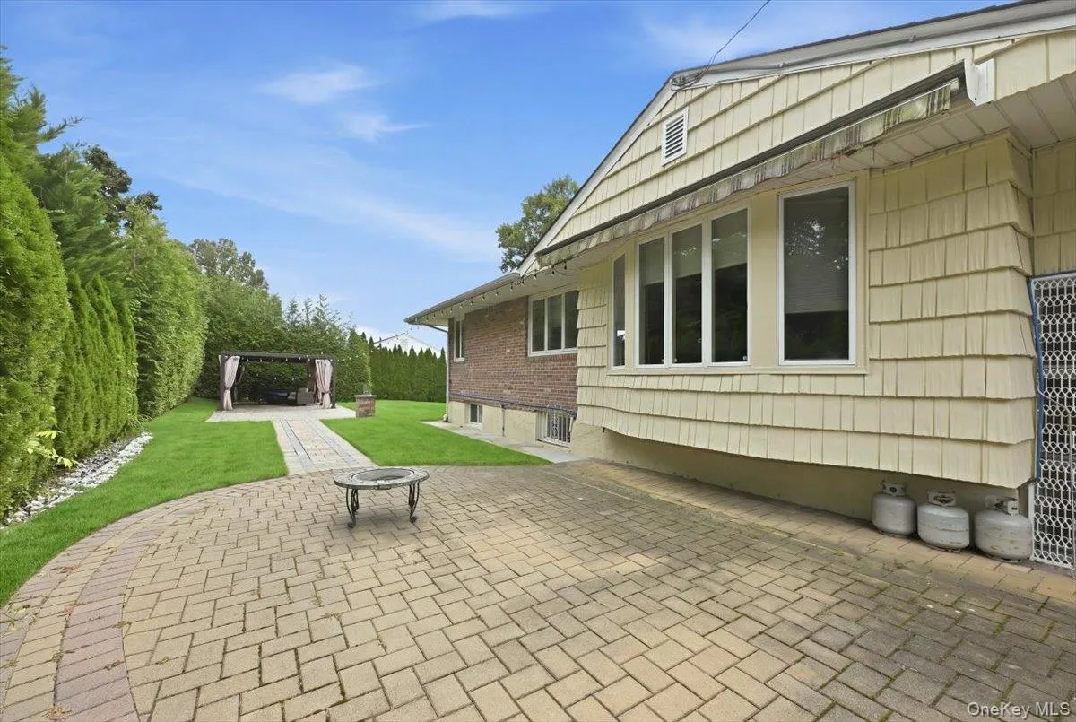 47 Royal Way, North Hempstead, NY, 4 Bedrooms Bedrooms, 8 Rooms Rooms,3 BathroomsBathrooms,Residential,For Rent,Royal,0,1056033 47 Royal Way, North Hempstead, NY, 4 Bedrooms Bedrooms, 8 Rooms Rooms,3 BathroomsBathrooms,Residential,For Rent,Royal,0,1056033