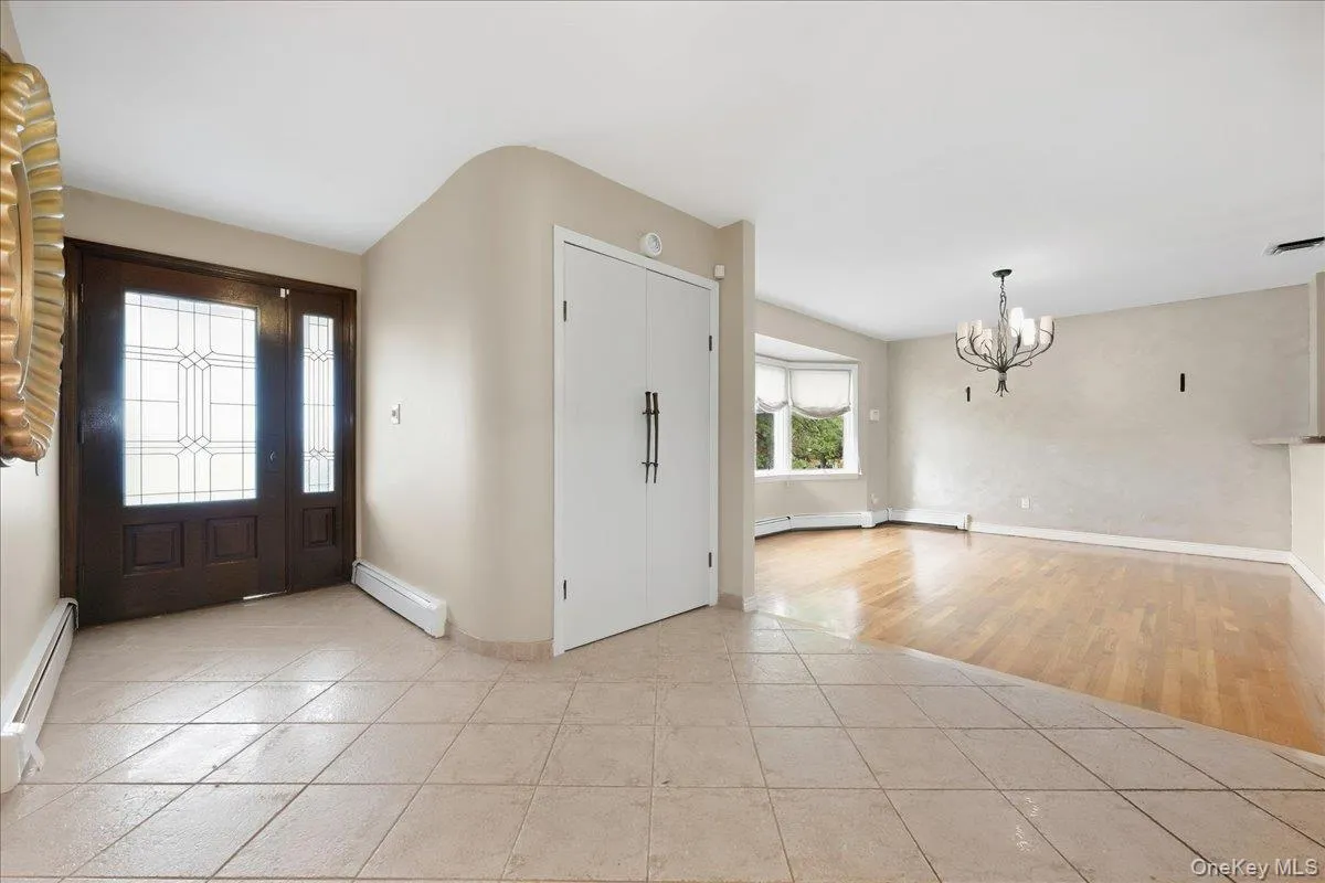 47 Royal Way, North Hempstead, NY, 4 Bedrooms Bedrooms, 8 Rooms Rooms,3 BathroomsBathrooms,Residential,For Rent,Royal,0,1056033 47 Royal Way, North Hempstead, NY, 4 Bedrooms Bedrooms, 8 Rooms Rooms,3 BathroomsBathrooms,Residential,For Rent,Royal,0,1056033