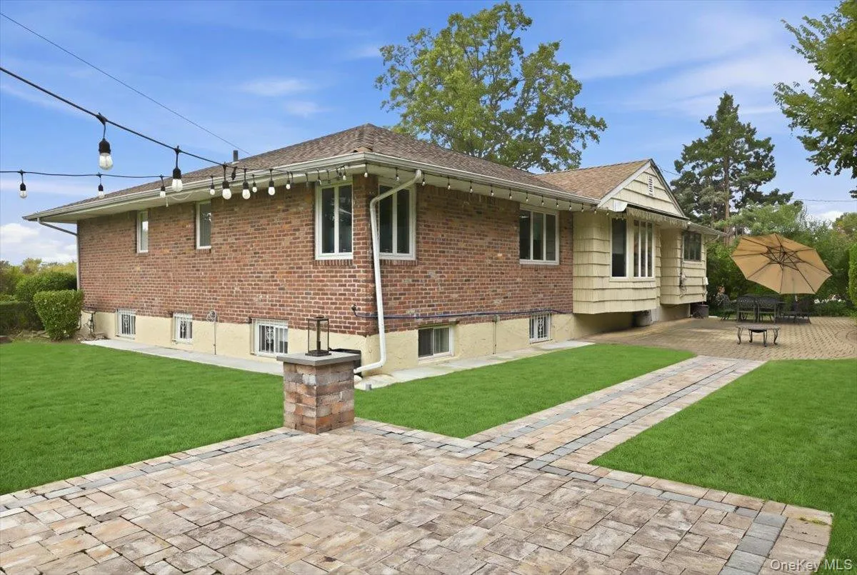 47 Royal Way, North Hempstead, NY, 4 Bedrooms Bedrooms, 8 Rooms Rooms,3 BathroomsBathrooms,Residential,For Rent,Royal,0,1056033 47 Royal Way, North Hempstead, NY, 4 Bedrooms Bedrooms, 8 Rooms Rooms,3 BathroomsBathrooms,Residential,For Rent,Royal,0,1056033